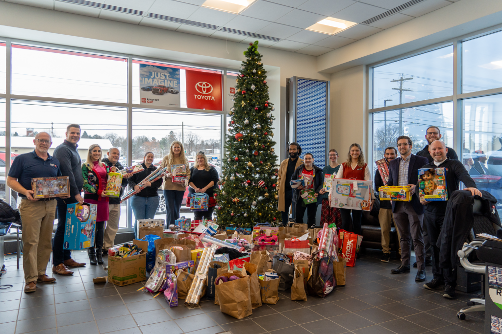 Holiday Gift Drive with the Steet Ponte Auto Group 2024