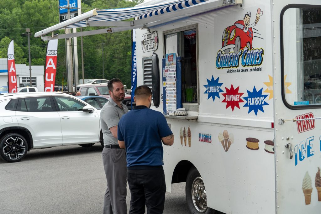 Steet Ponte VW Staff Enjoying Free Ice Cream Day! 