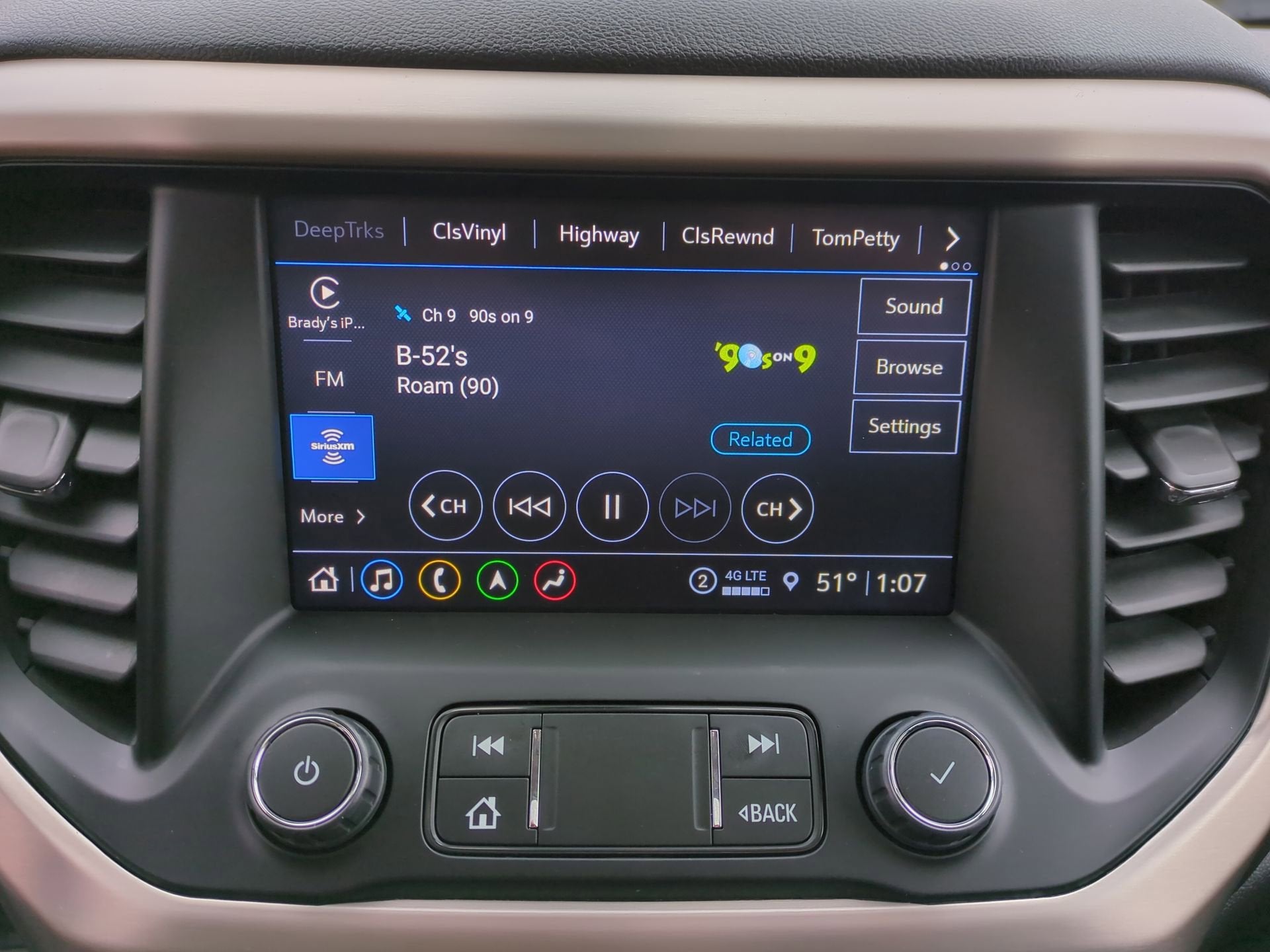 2023 GMC Acadia Denali