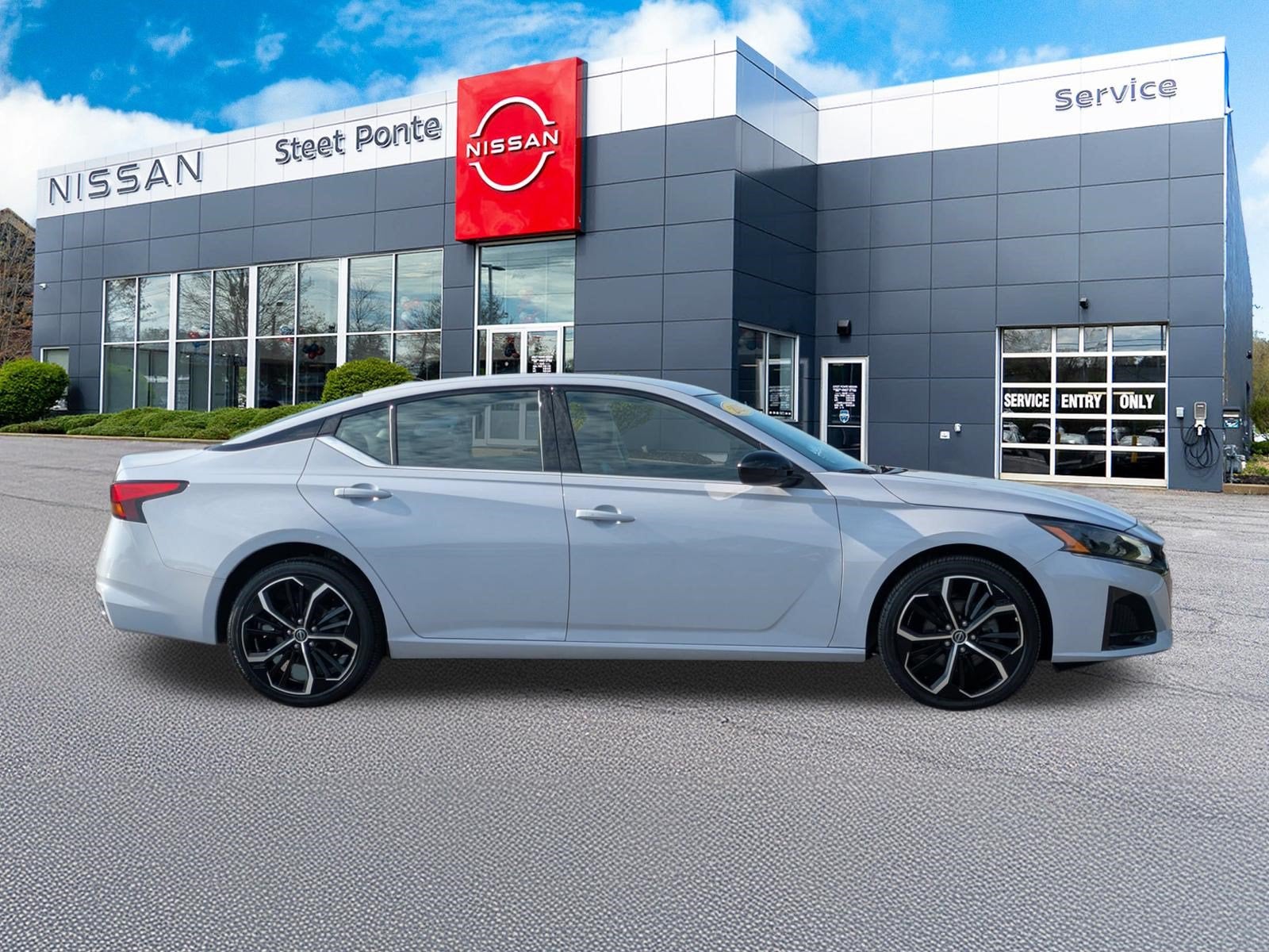 2025 Nissan Altima SR