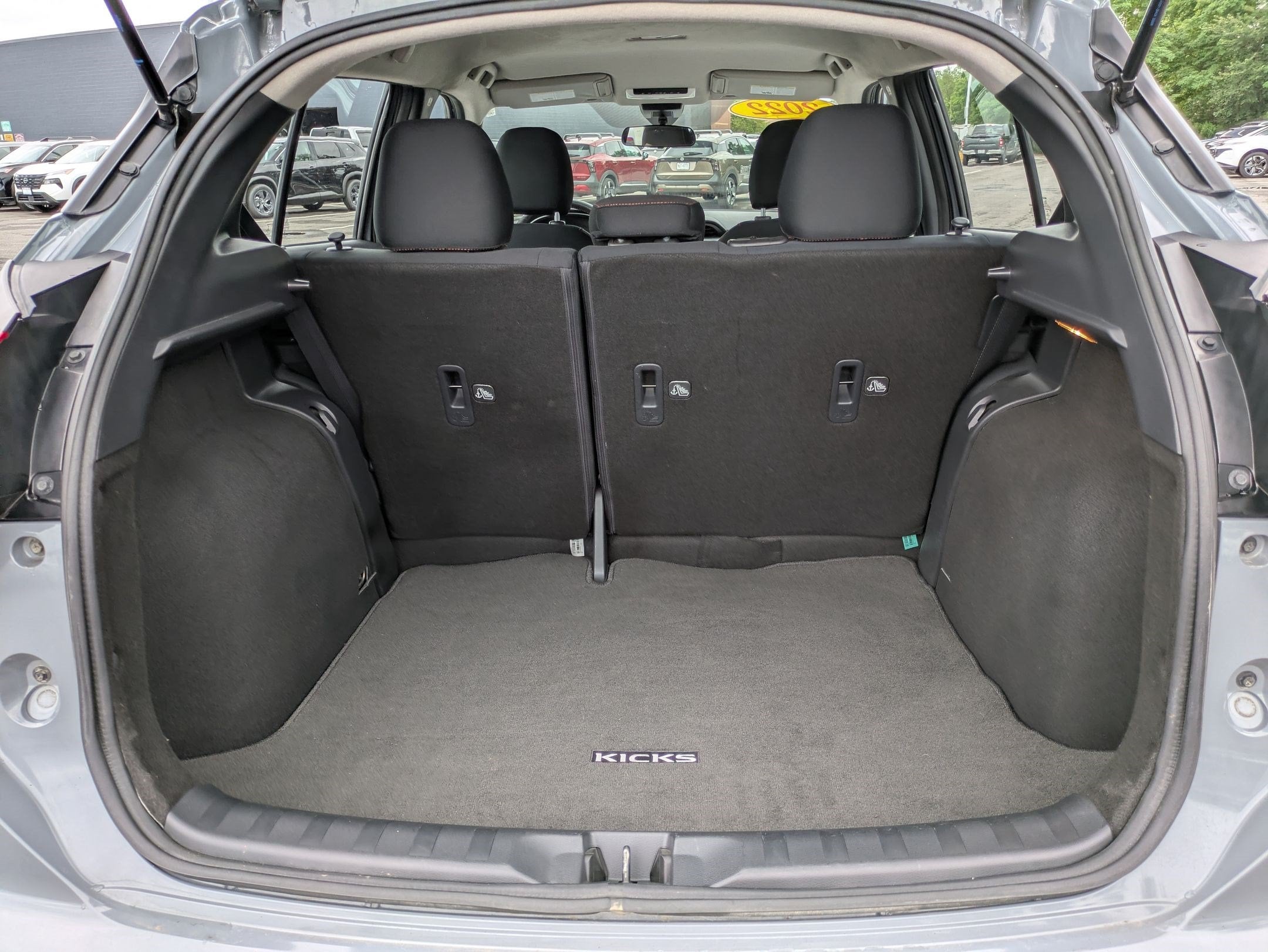 2022 Nissan Kicks SR