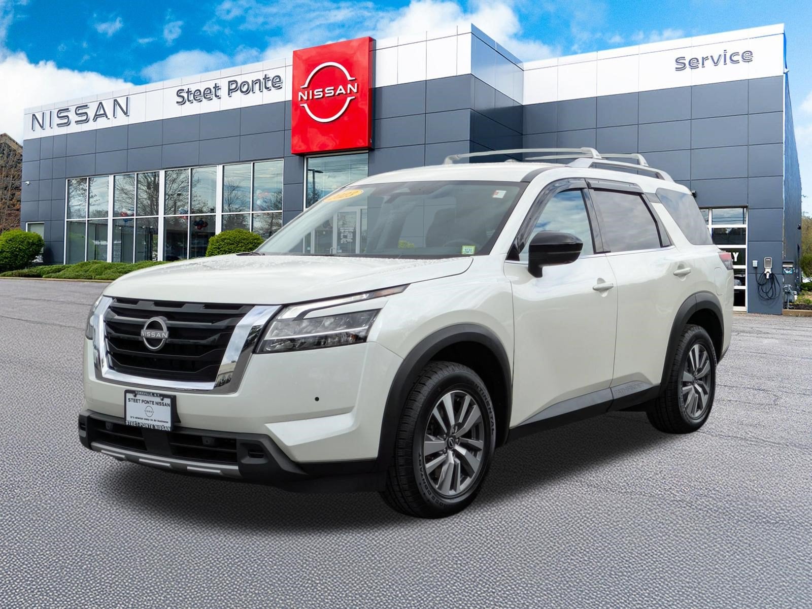 2023 Nissan Pathfinder SL