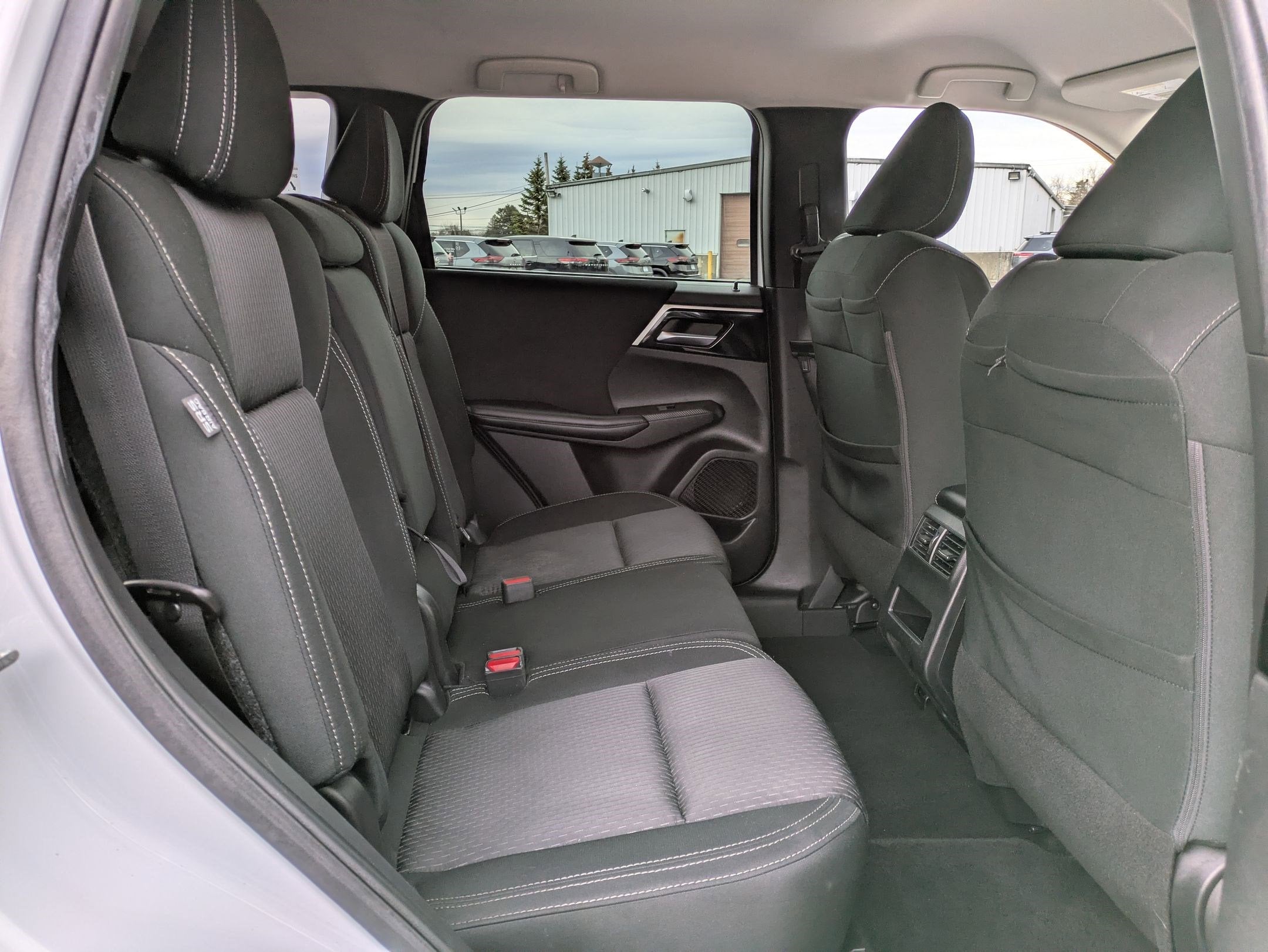 2022 Mitsubishi Outlander ES