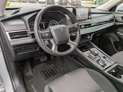 2022 Mitsubishi Outlander ES