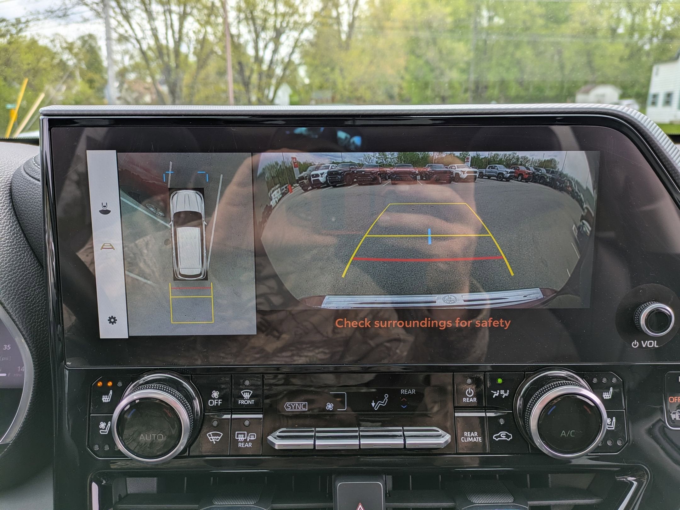 2023 Toyota Highlander Hybrid Platinum