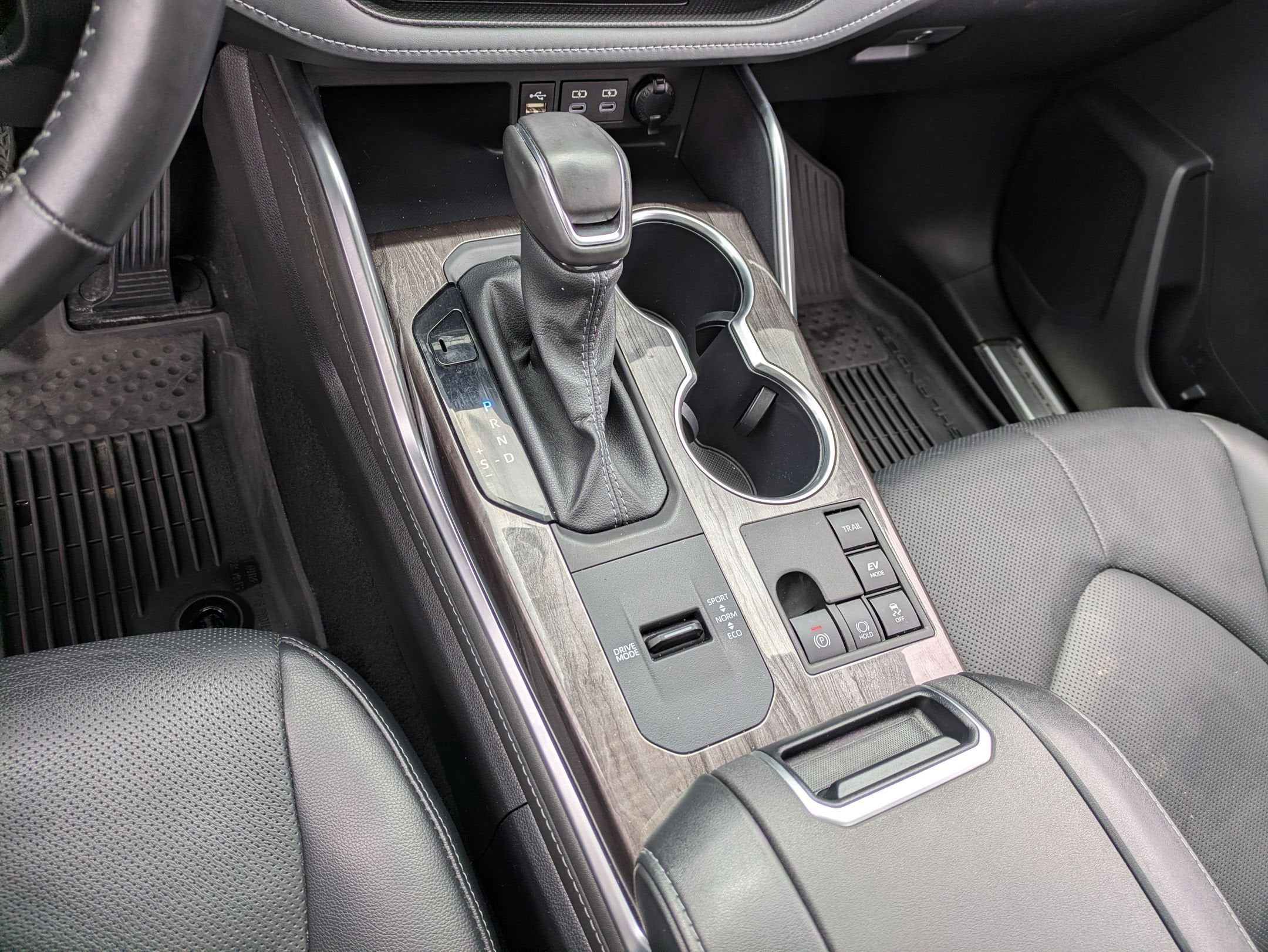 2023 Toyota Highlander Hybrid Platinum