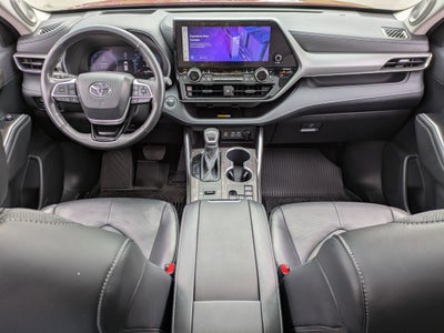 2023 Toyota Highlander Hybrid Platinum