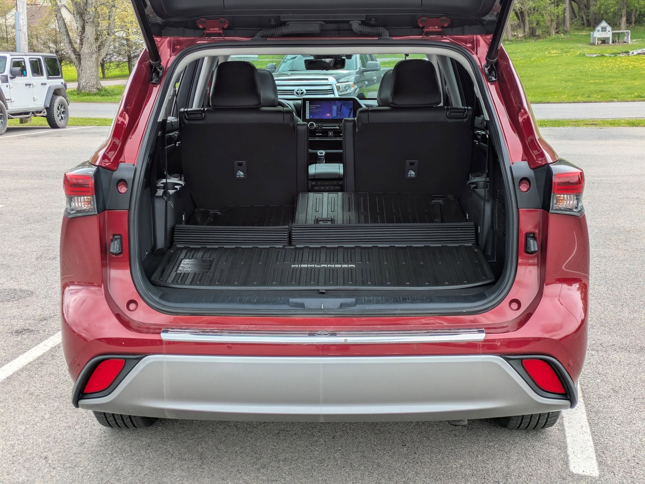 2023 Toyota Highlander Hybrid Platinum