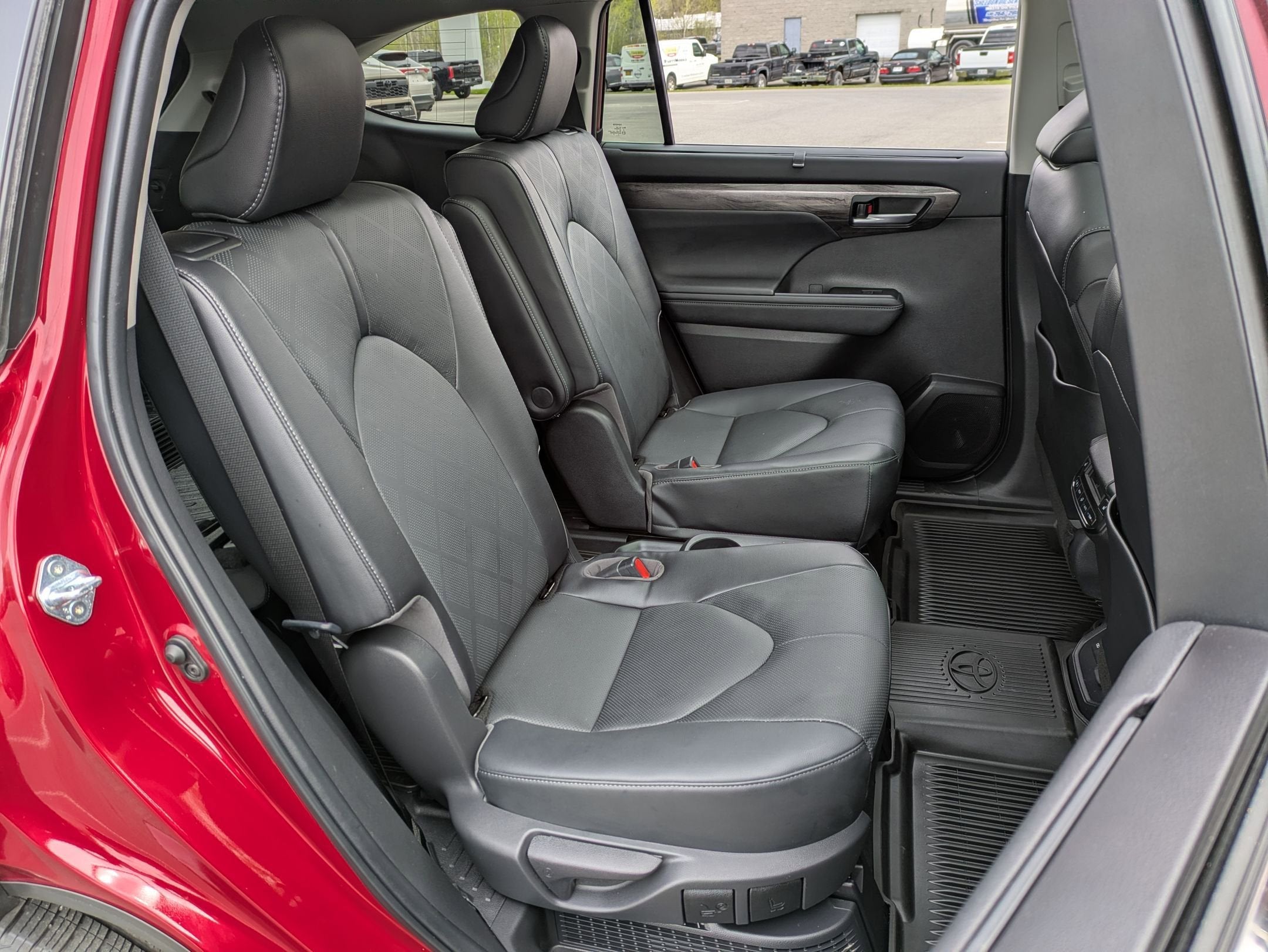 2023 Toyota Highlander Hybrid Platinum