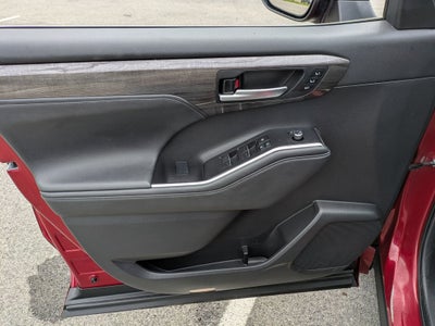 2023 Toyota Highlander Hybrid Platinum