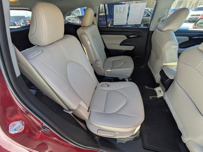 2023 Toyota Highlander Base