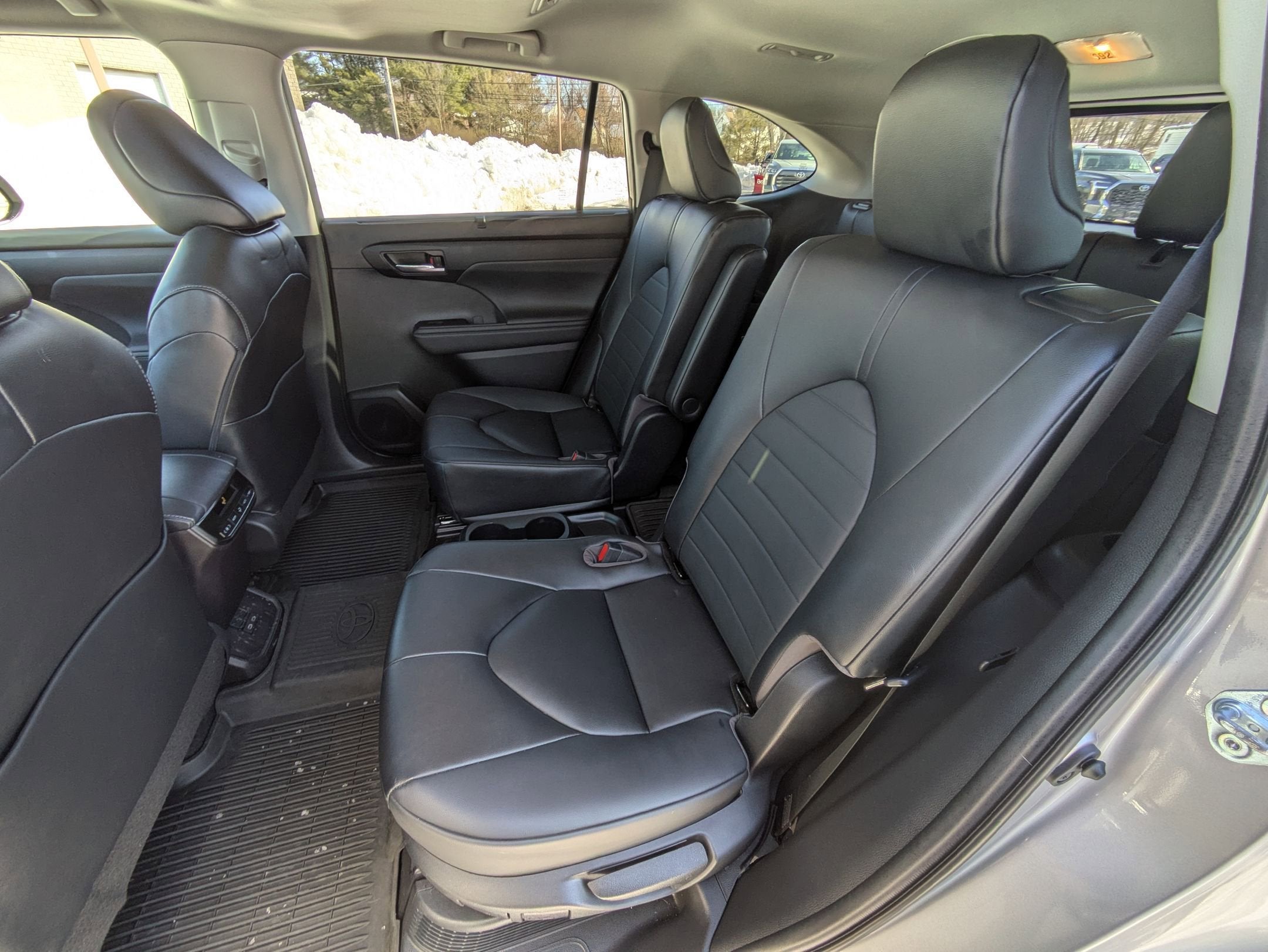 2023 Toyota Highlander Base