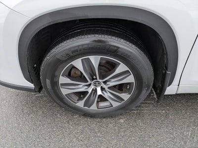 2023 Toyota Highlander Base