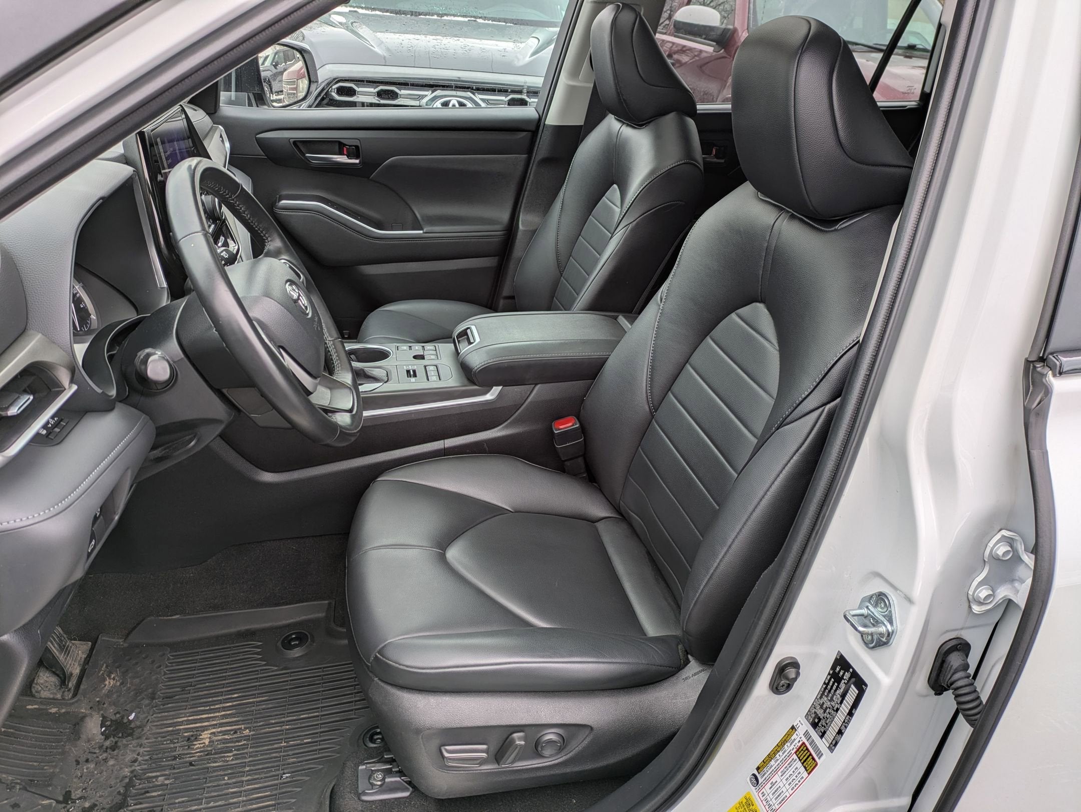 2023 Toyota Highlander Base