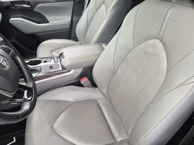 2021 Toyota Highlander Base