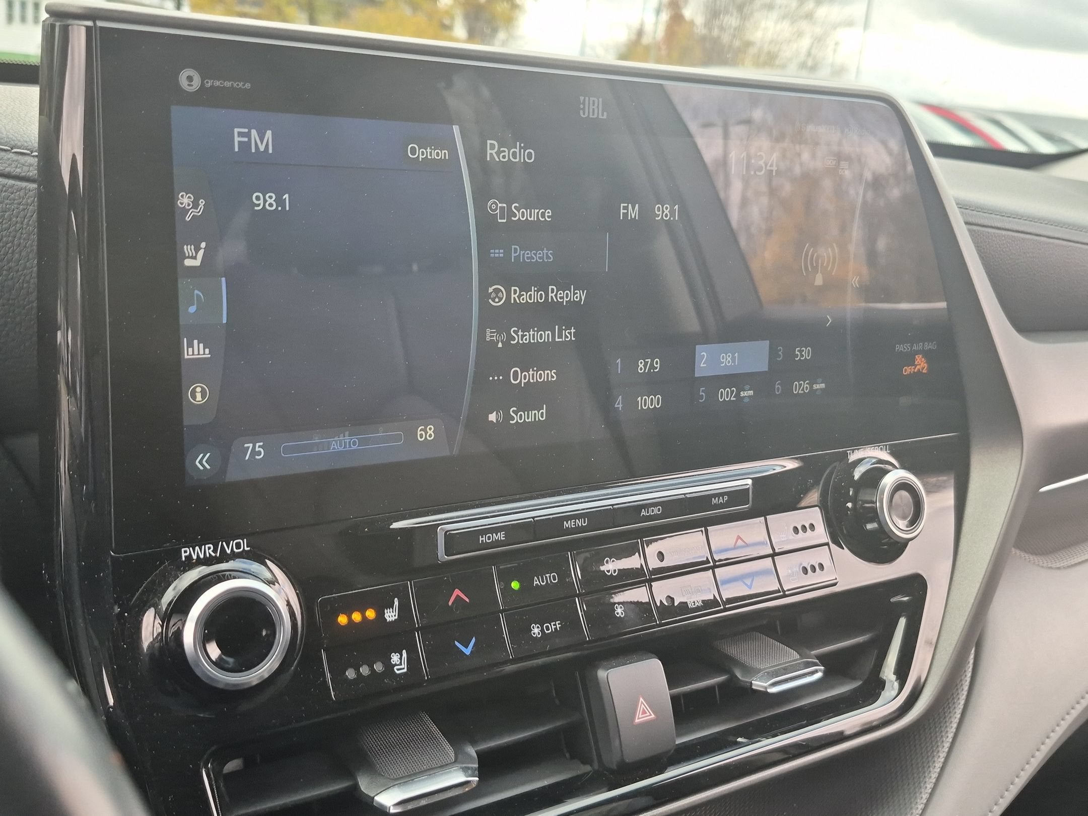 2021 Toyota Highlander Base