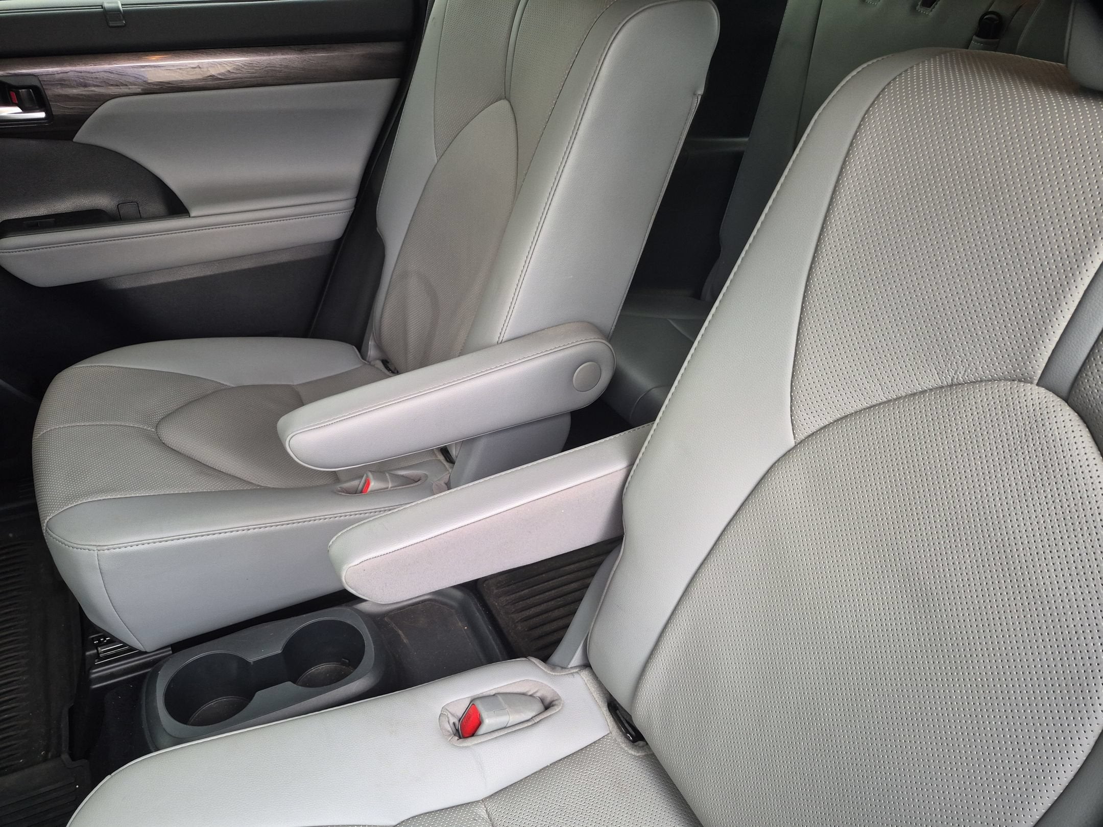 2021 Toyota Highlander Base