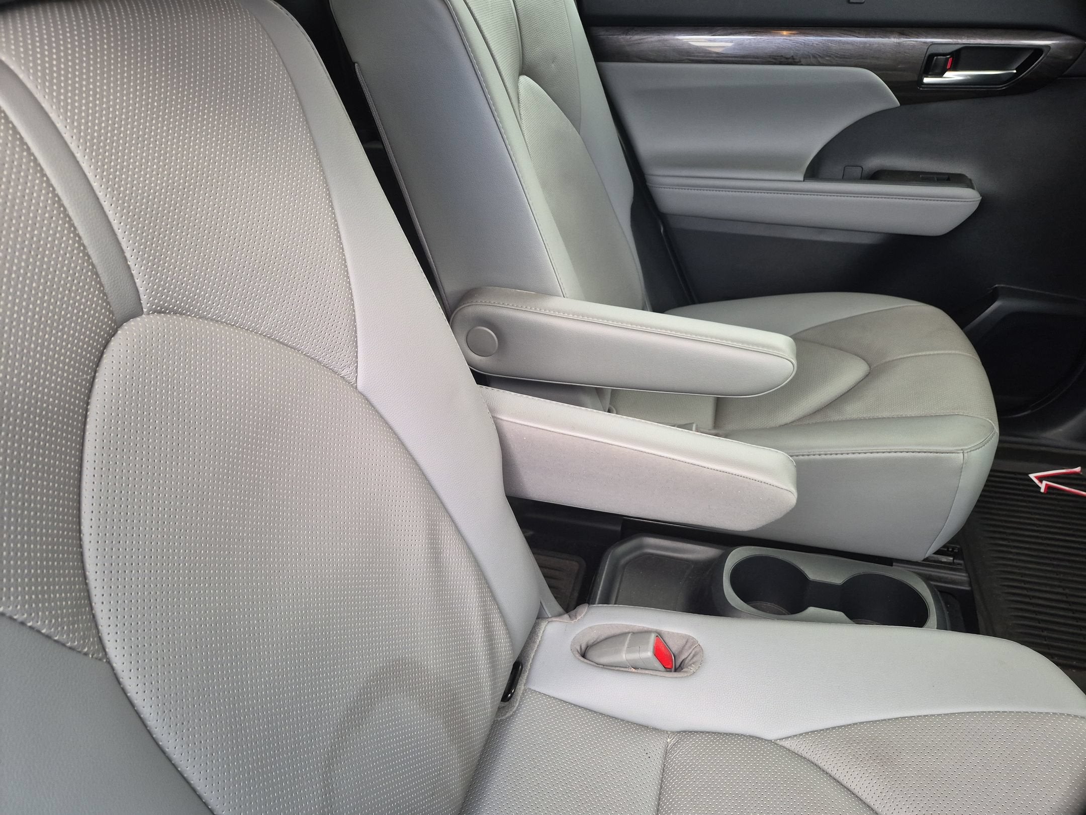 2021 Toyota Highlander Base