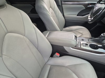 2021 Toyota Highlander Base