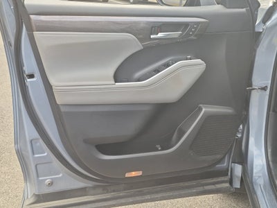 2021 Toyota Highlander Base