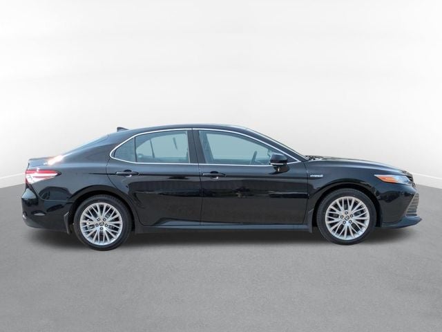 2020 Toyota Camry Hybrid XLE