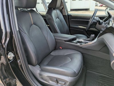 2020 Toyota Camry Hybrid XLE