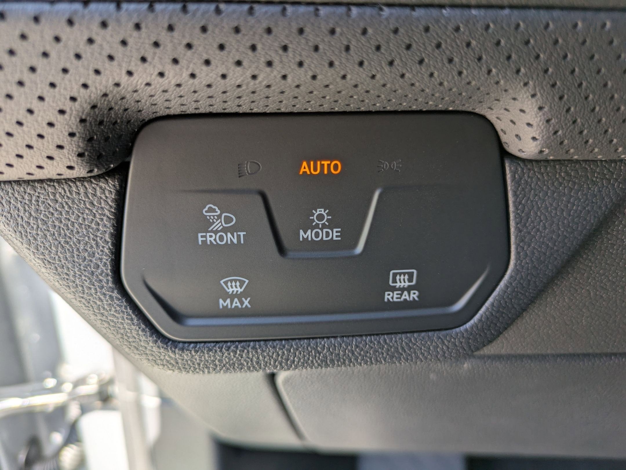 2026 Volkswagen Atlas Cross Sport 2.0T SEL