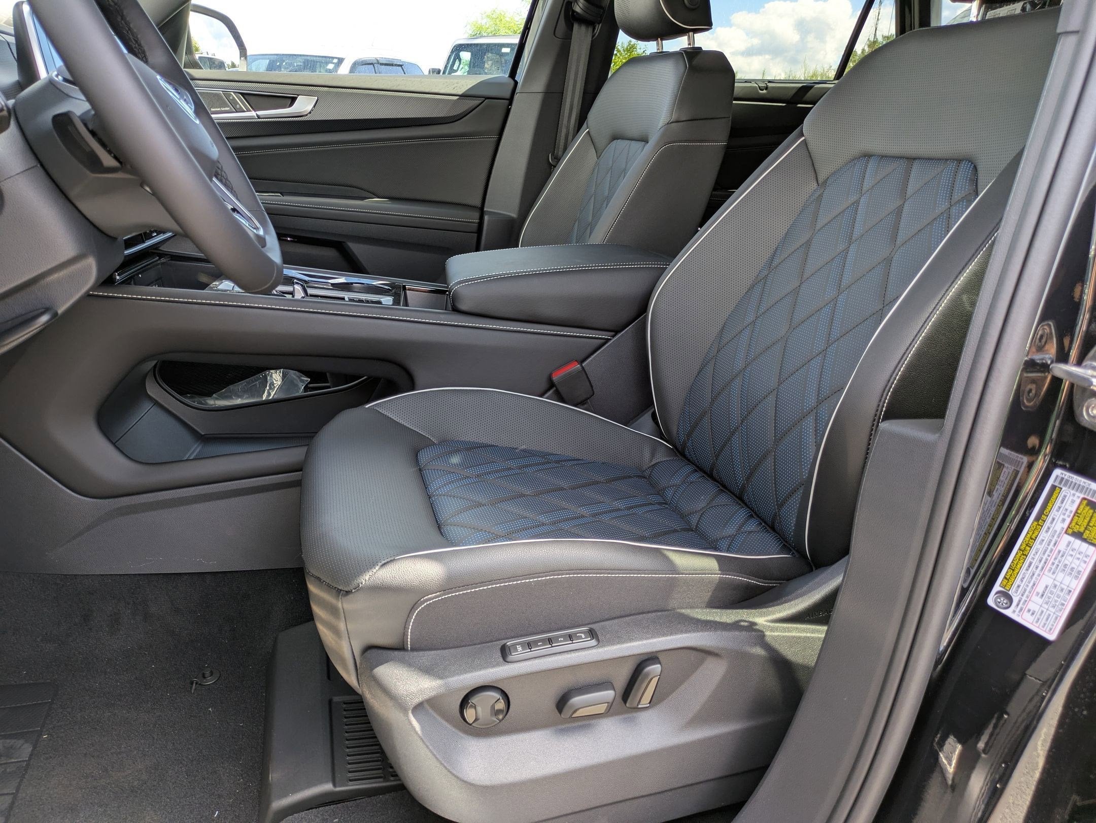 2026 Volkswagen Atlas Cross Sport 2.0T SEL Premium R-Line