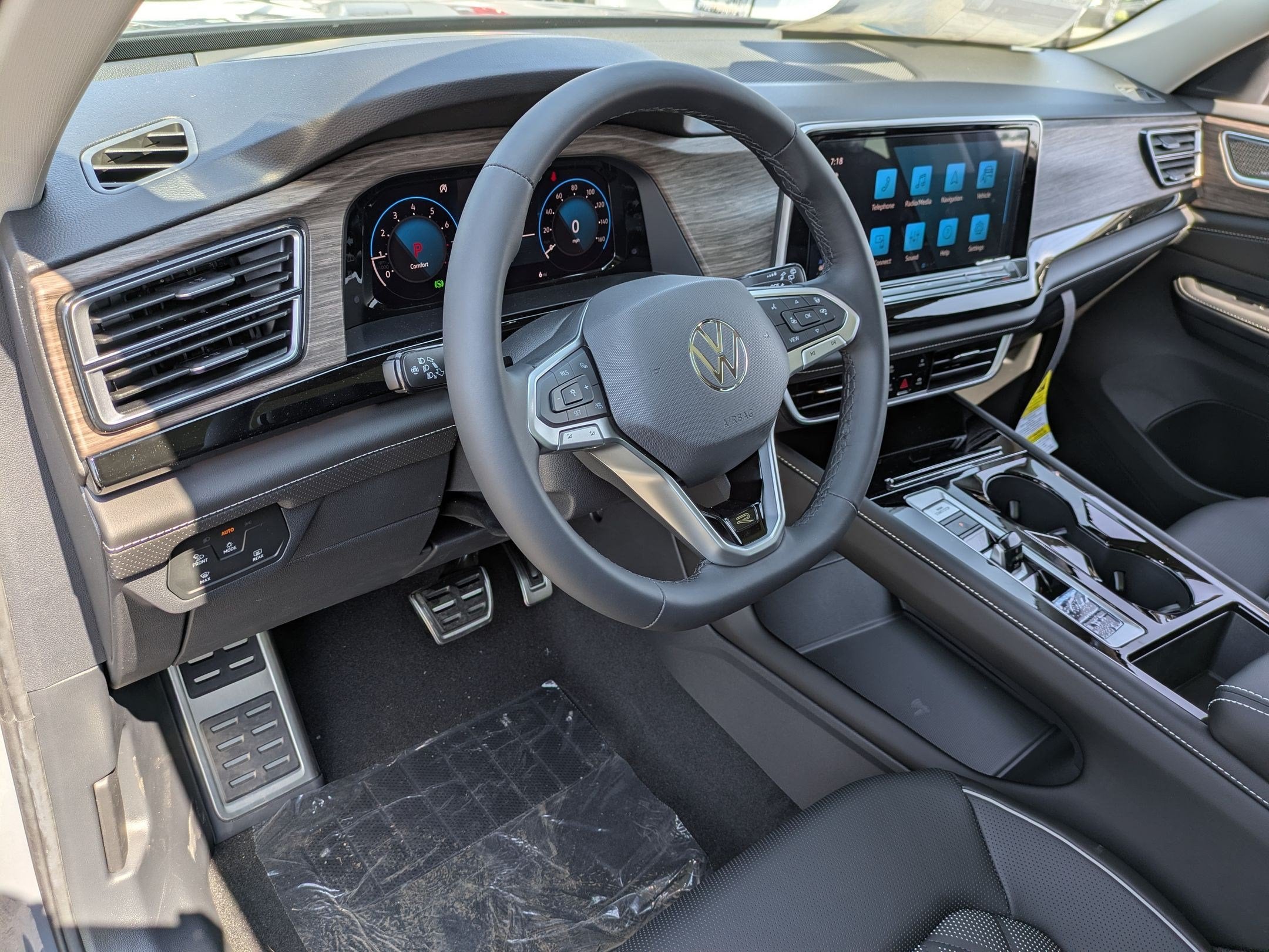2026 Volkswagen Atlas 2.0T SEL Premium R-Line