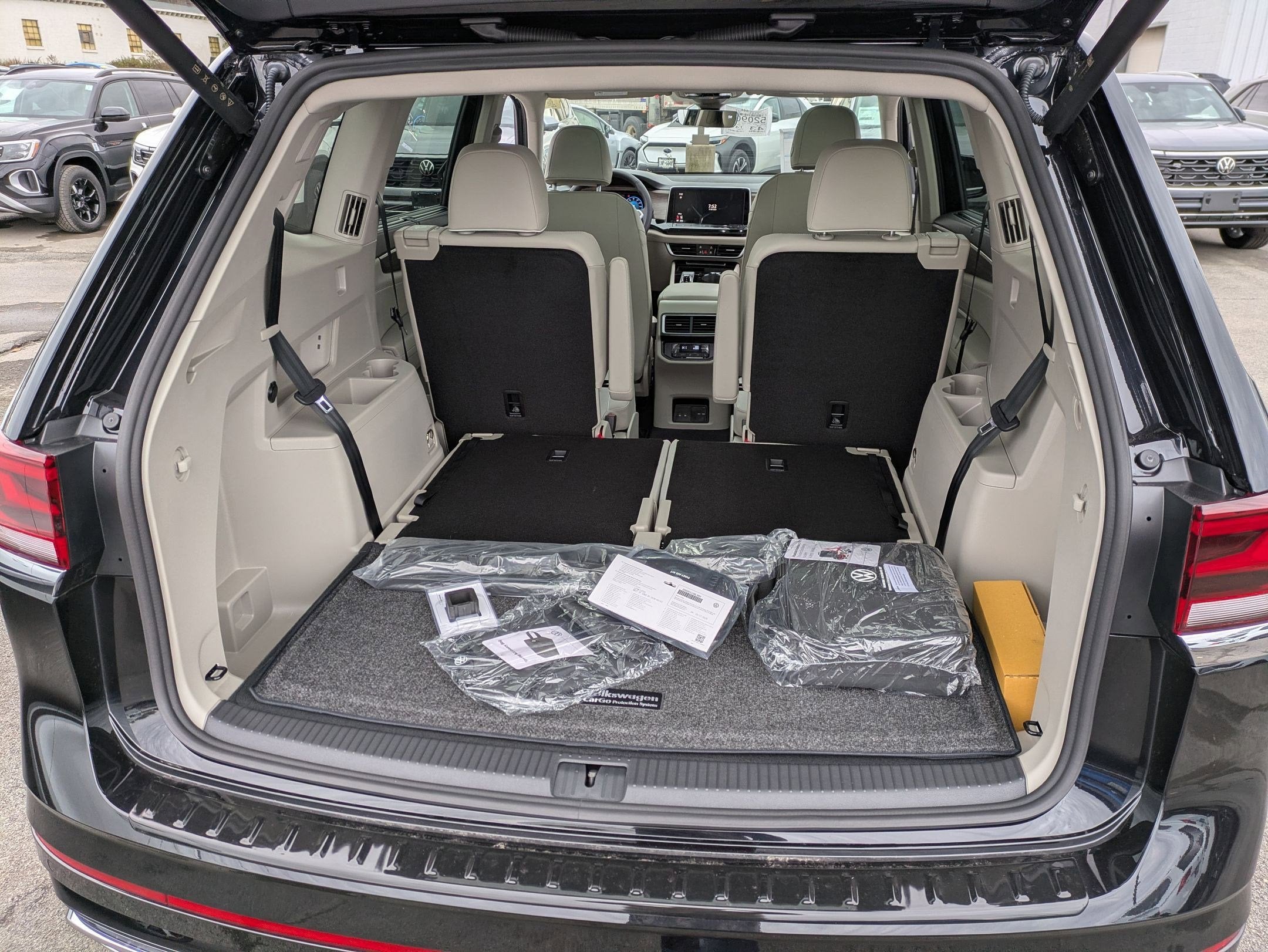 2026 Volkswagen Atlas 2.0T SEL Premium R-Line