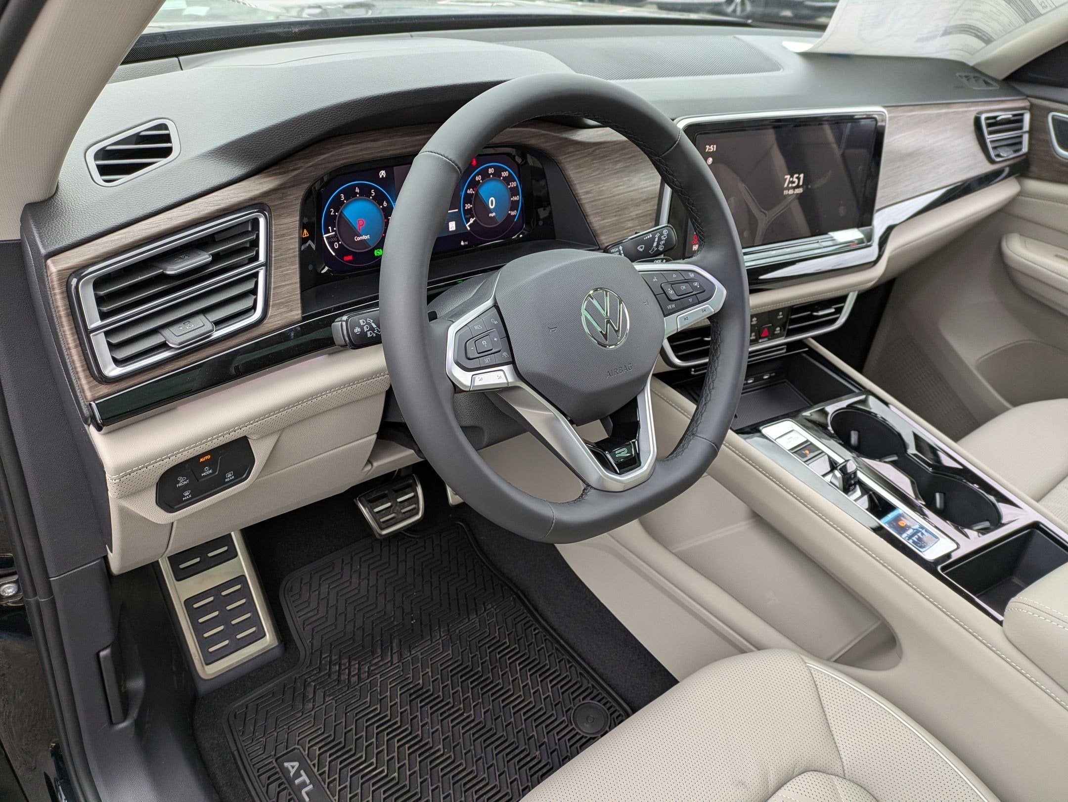 2026 Volkswagen Atlas 2.0T SEL Premium R-Line