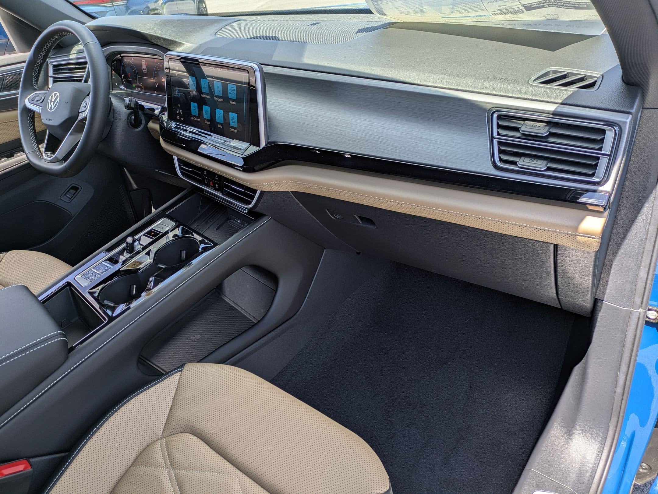 2026 Volkswagen Atlas Cross Sport 2.0T SE w/Technology