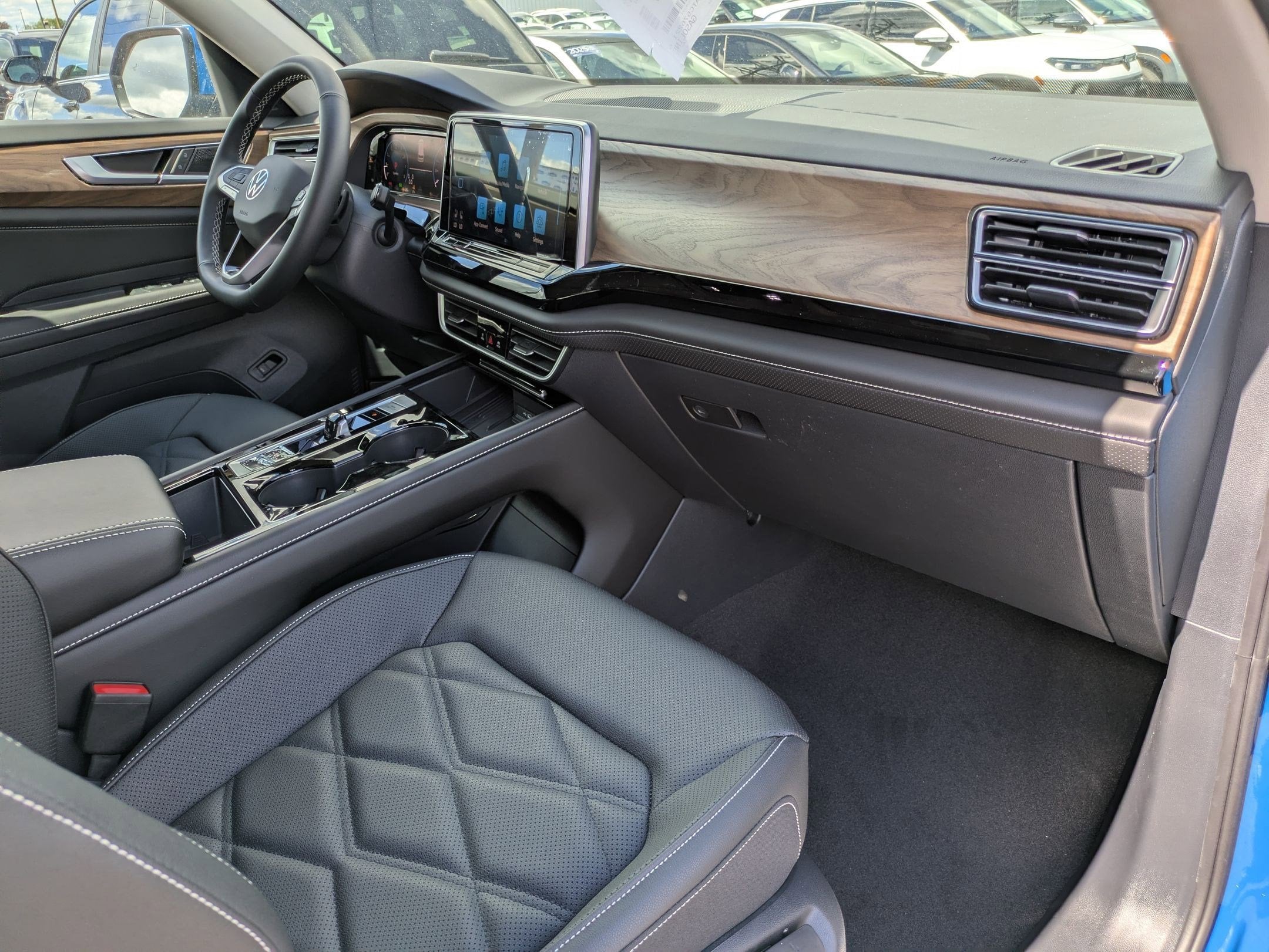 2026 Volkswagen Atlas 2.0T SE w/Technology