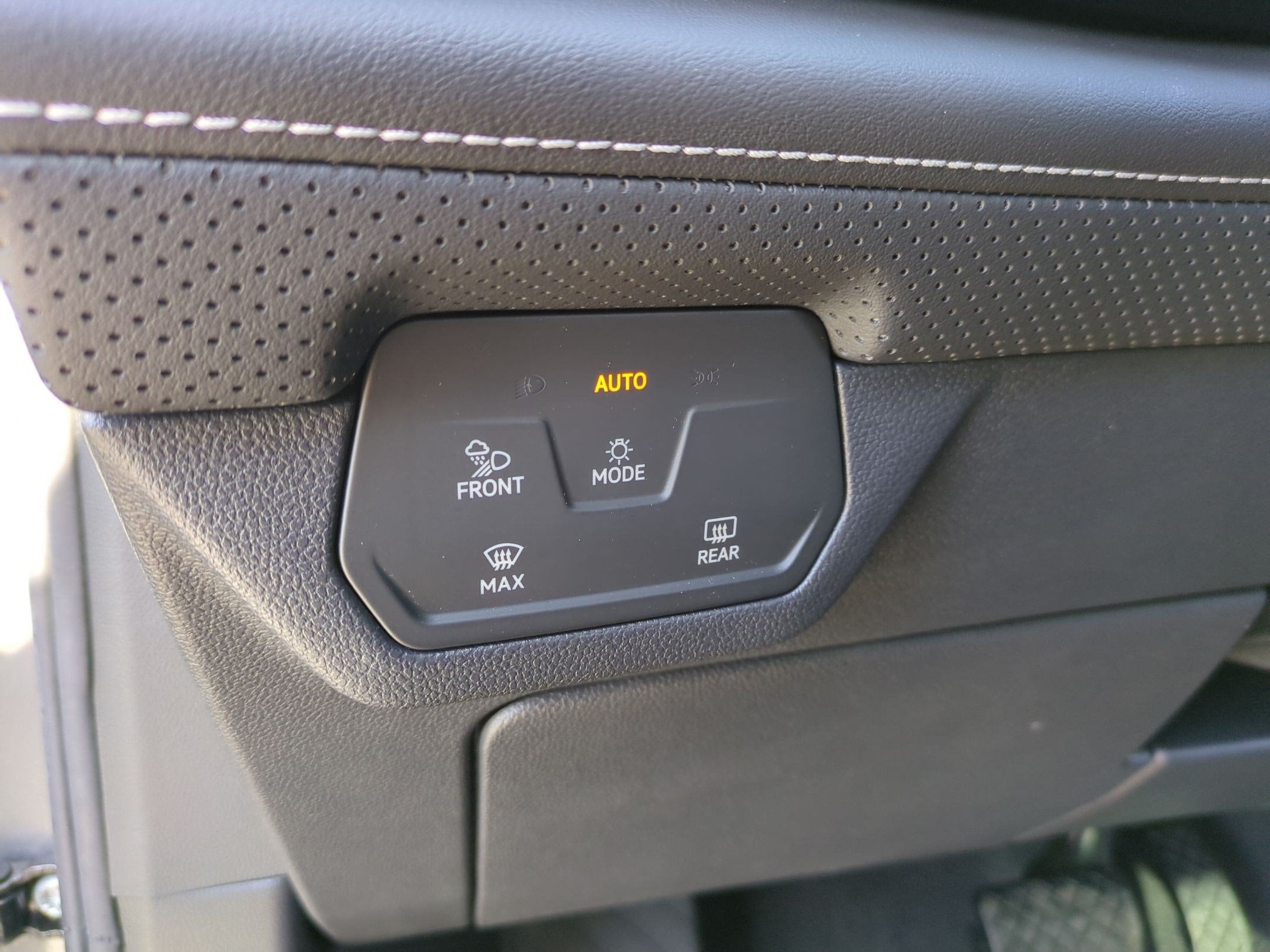 2026 Volkswagen Atlas Cross Sport SE w/Technology