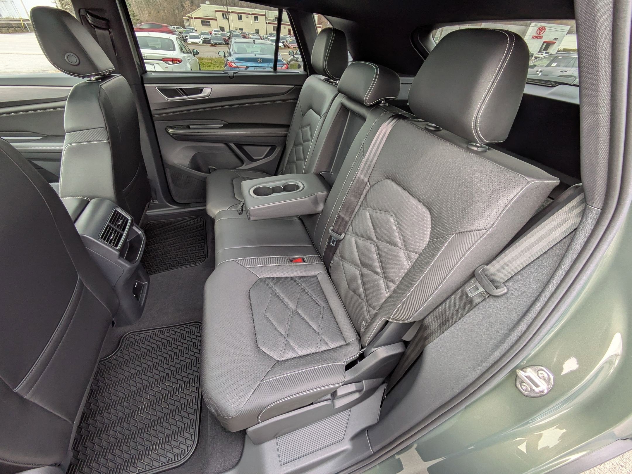 2026 Volkswagen Atlas Cross Sport 2.0T SE w/Technology