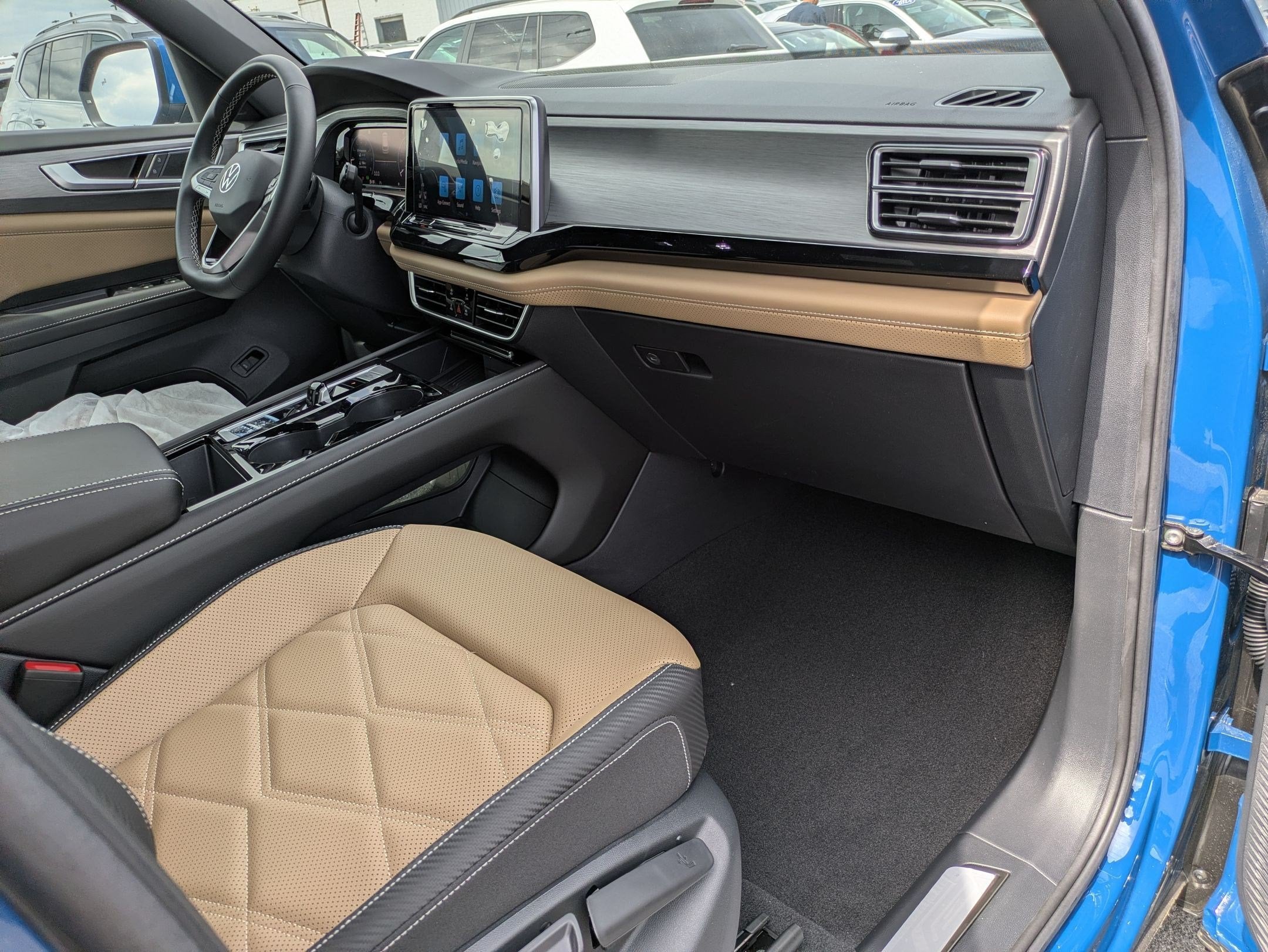 2026 Volkswagen Atlas Cross Sport 2.0T SE w/Technology