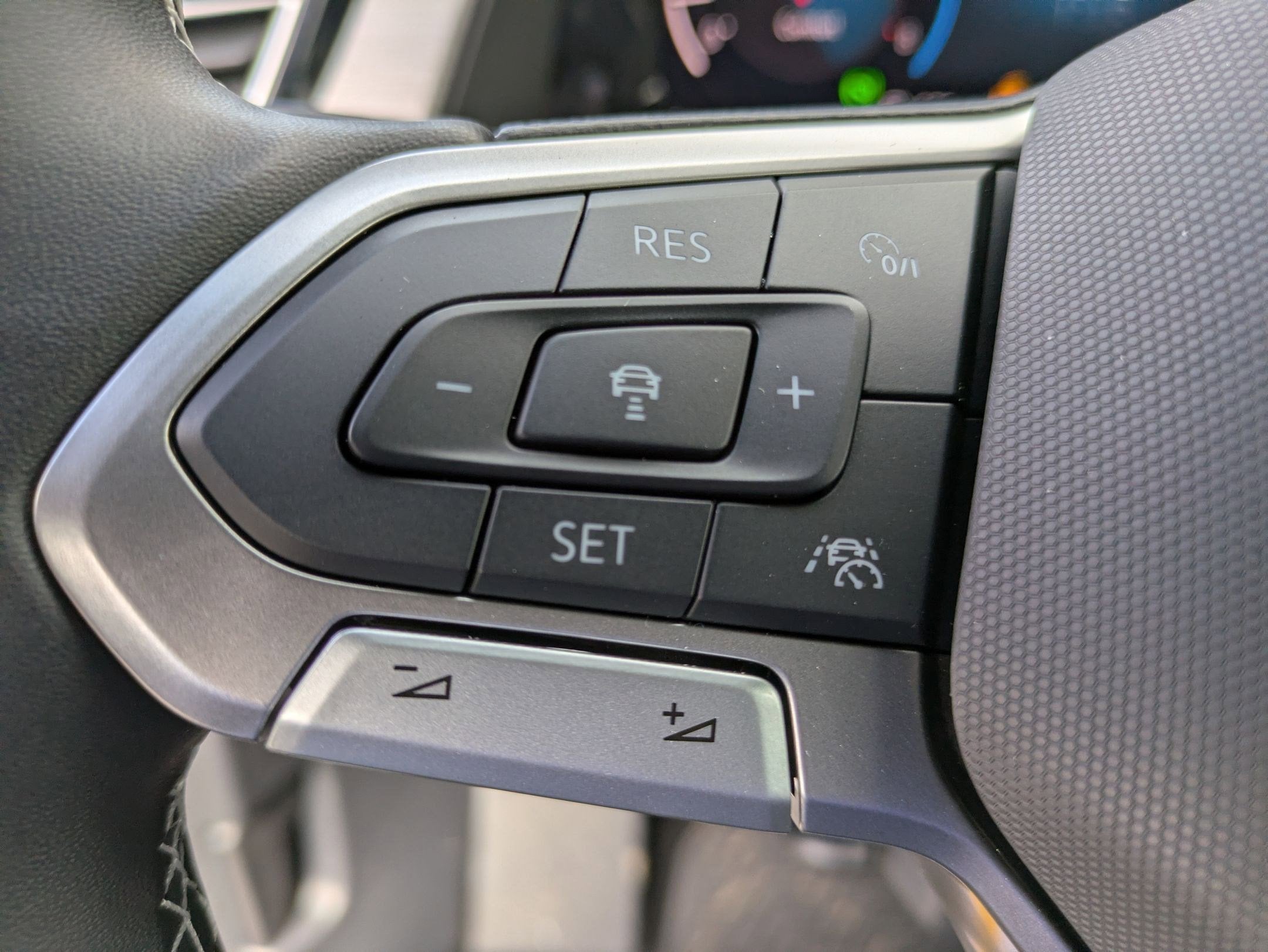 2026 Volkswagen Atlas Cross Sport 2.0T SE