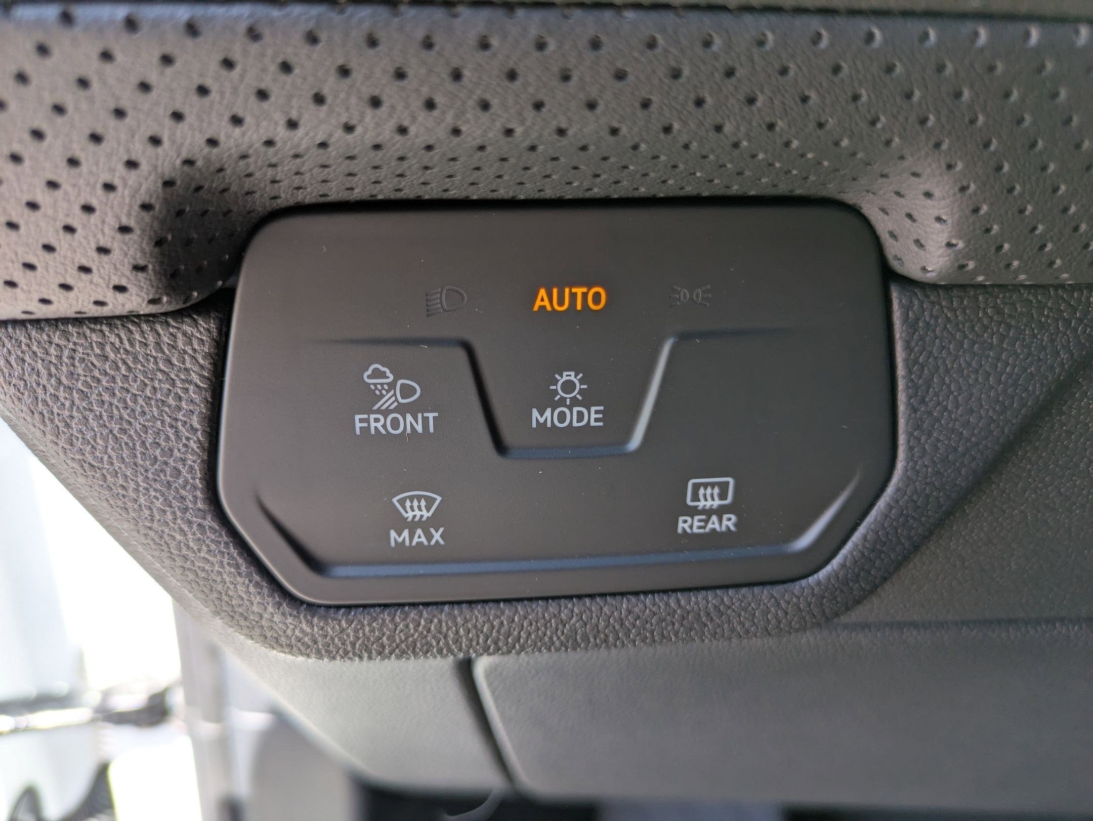 2026 Volkswagen Atlas Cross Sport 2.0T SE