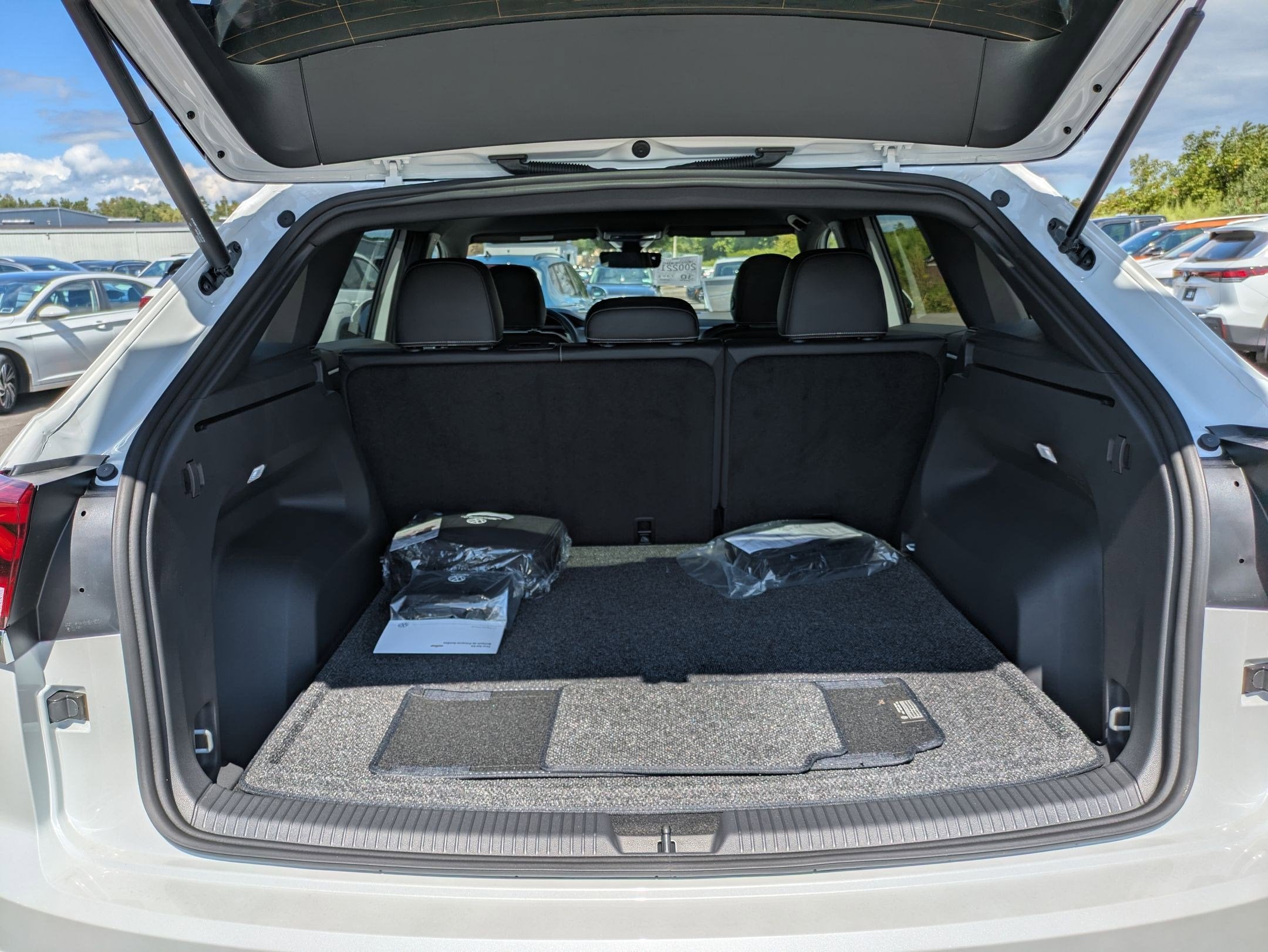 2026 Volkswagen Atlas Cross Sport 2.0T SE