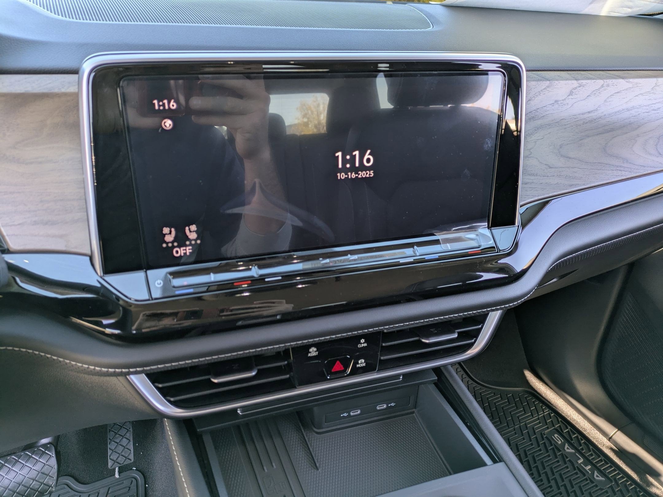 2026 Volkswagen Atlas 2.0T SE