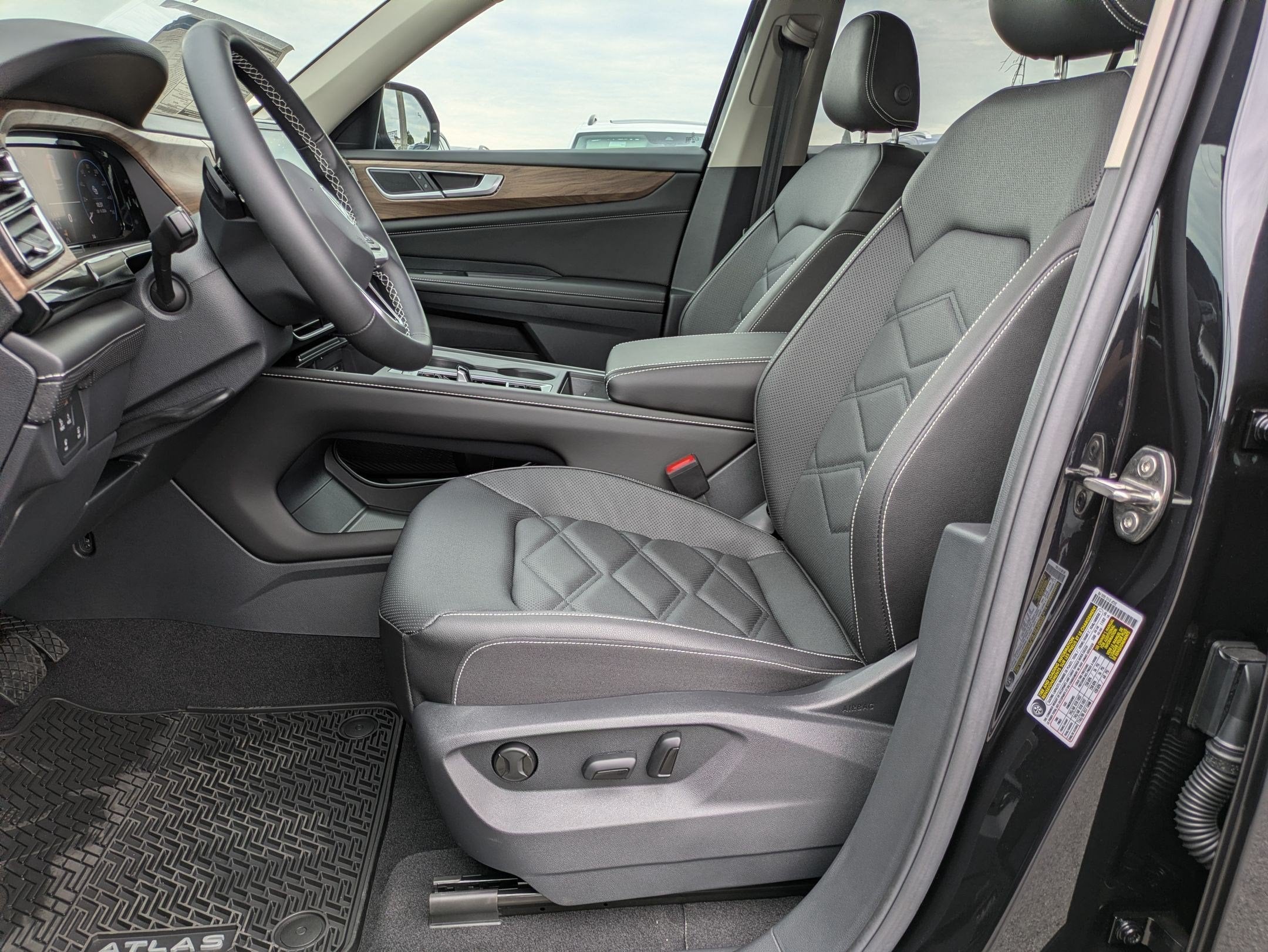 2026 Volkswagen Atlas 2.0T SE