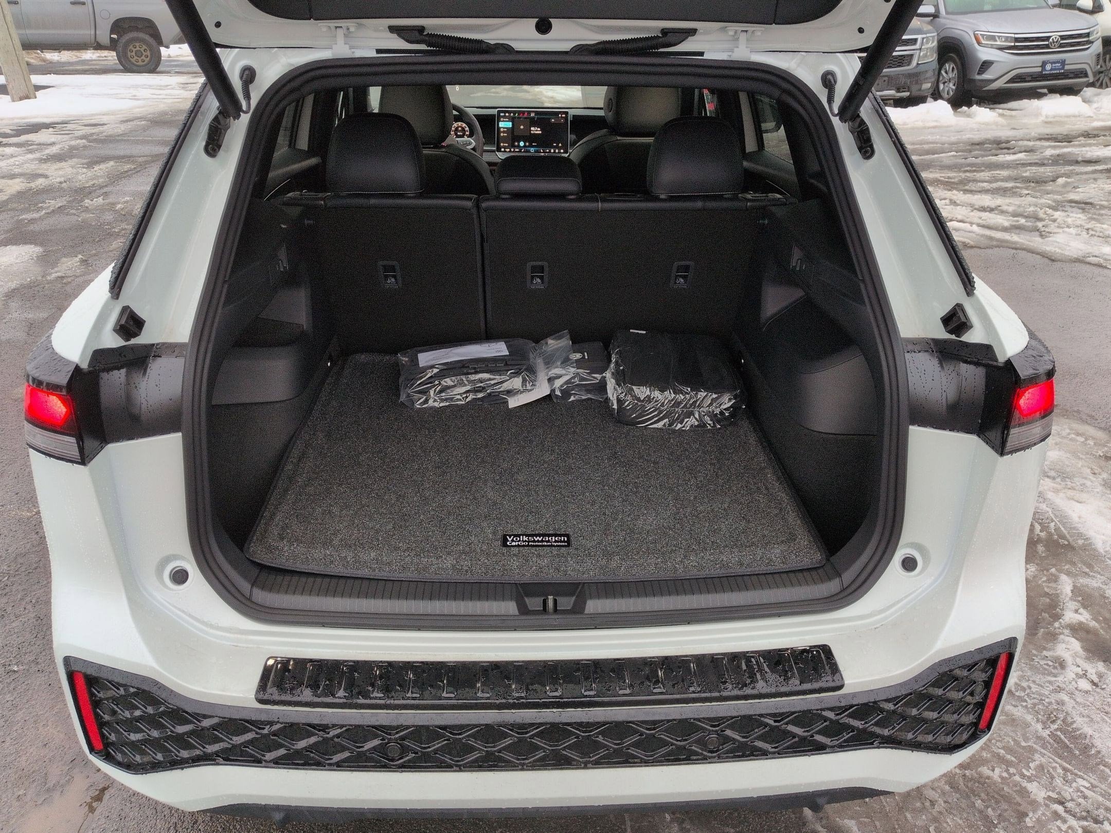 2026 Volkswagen Tiguan 2.0T SE R-Line Black