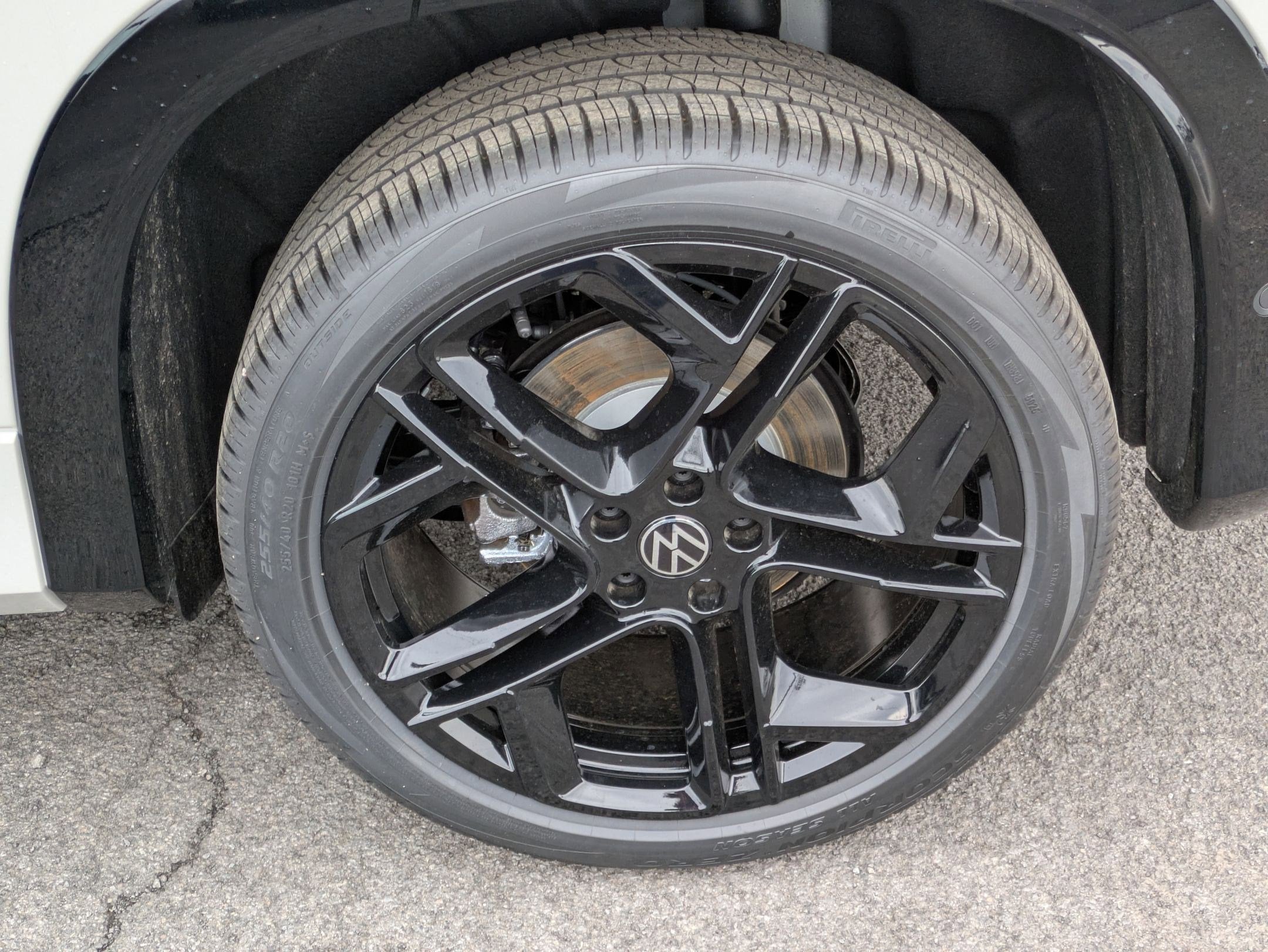 2026 Volkswagen Tiguan 2.0T SE R-Line Black