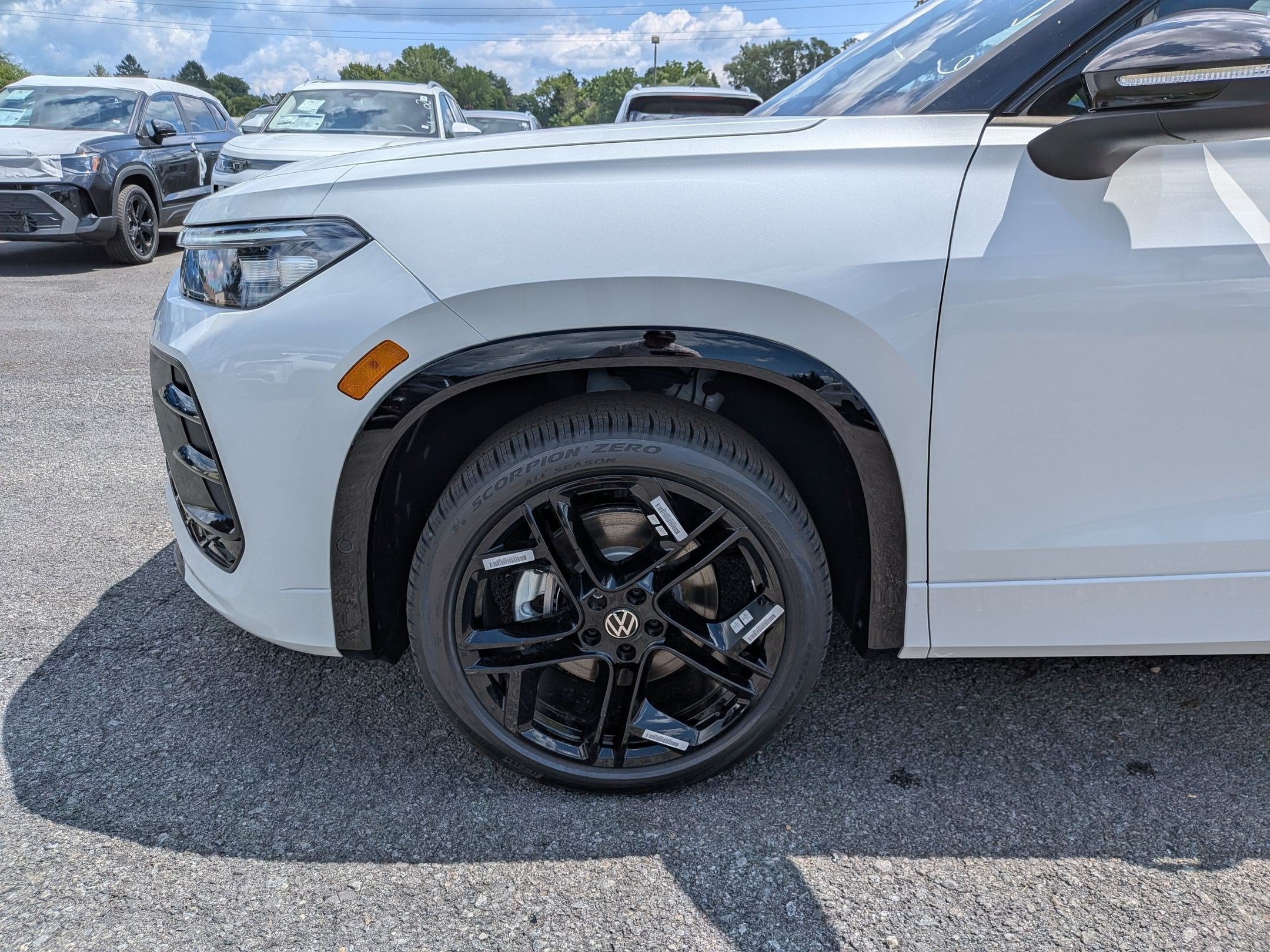 2026 Volkswagen Tiguan 2.0T SE R-Line Black