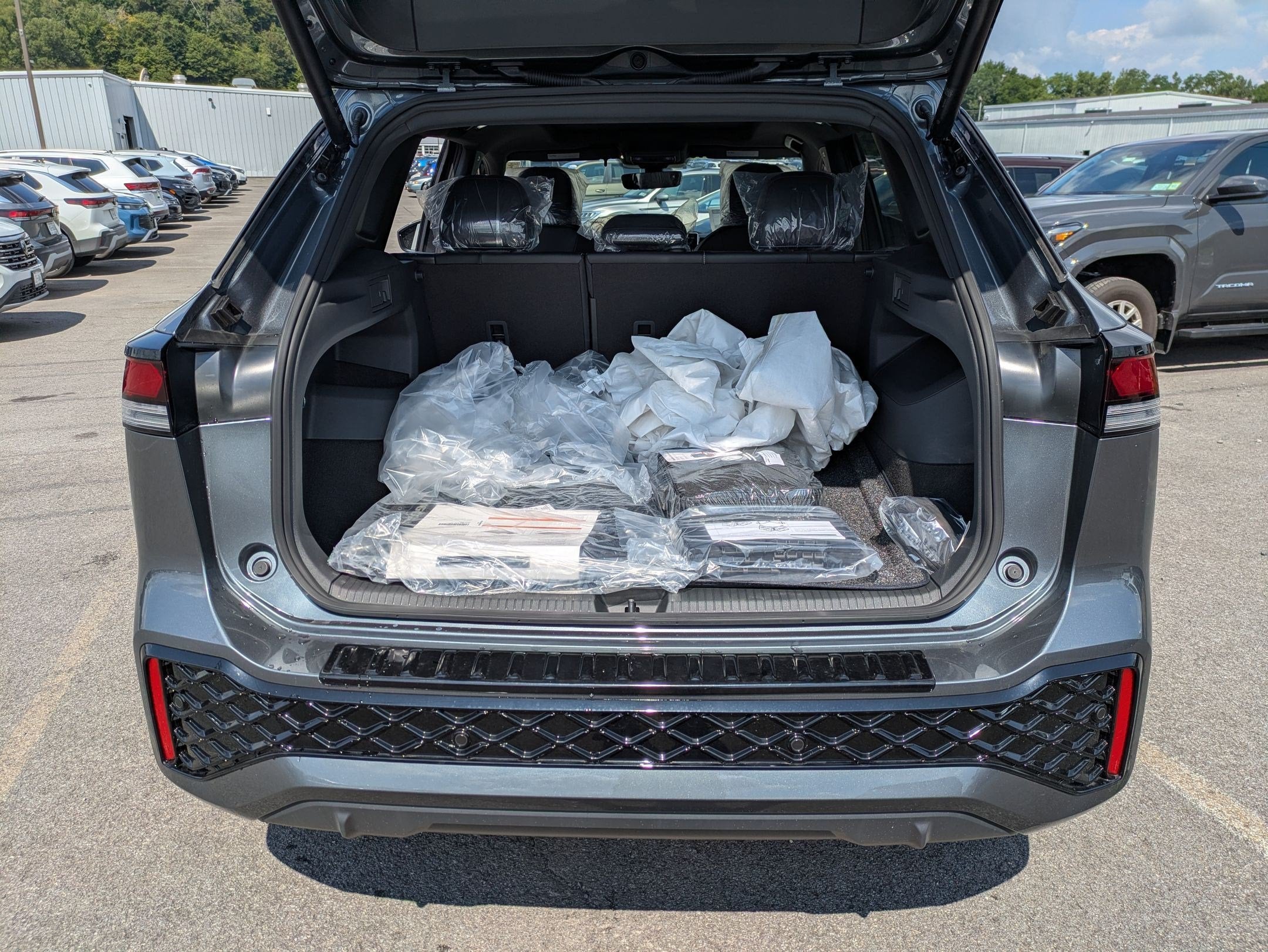 2026 Volkswagen Tiguan 2.0T SE R-Line Black