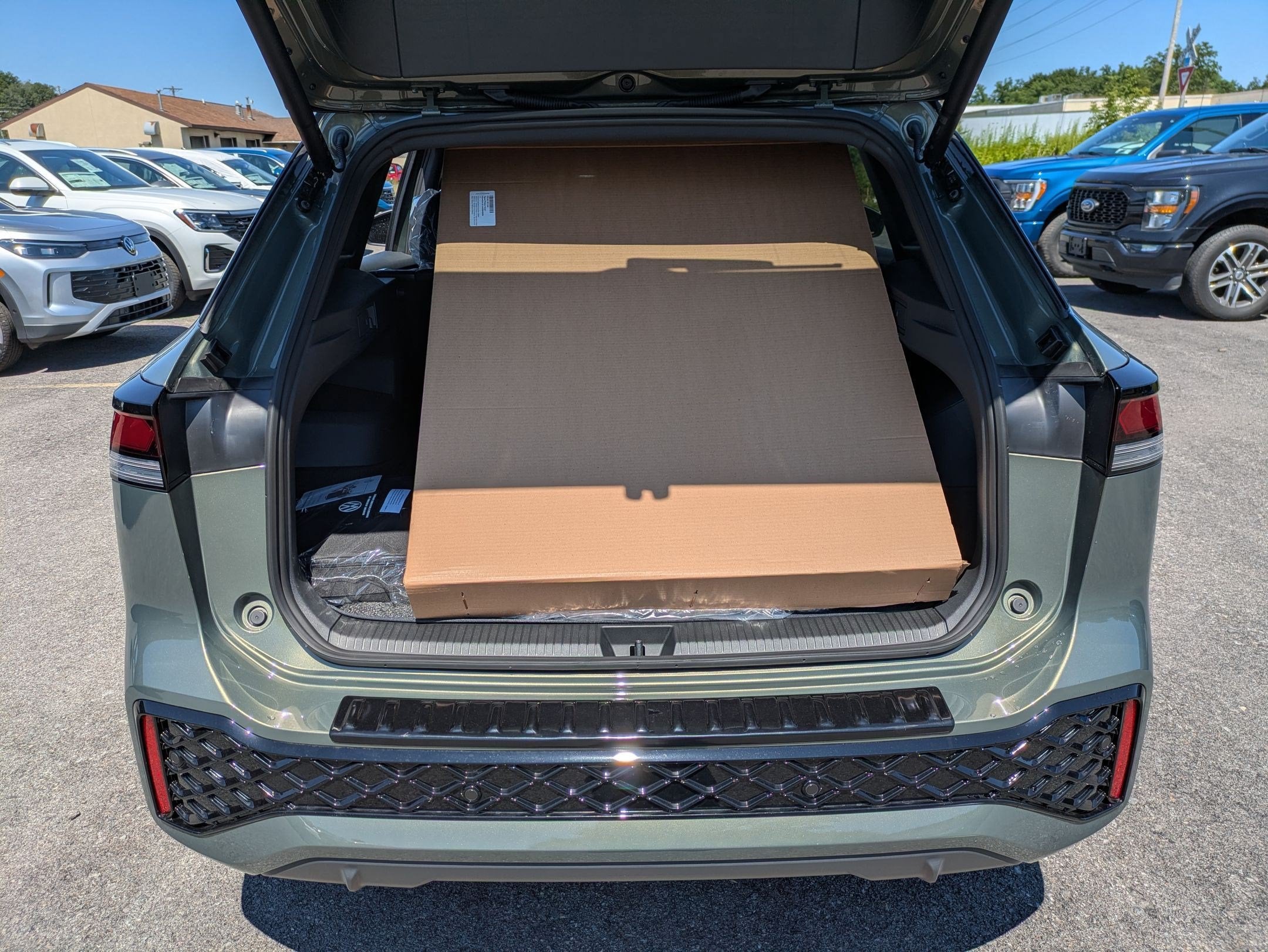 2026 Volkswagen Tiguan 2.0T SE R-Line Black