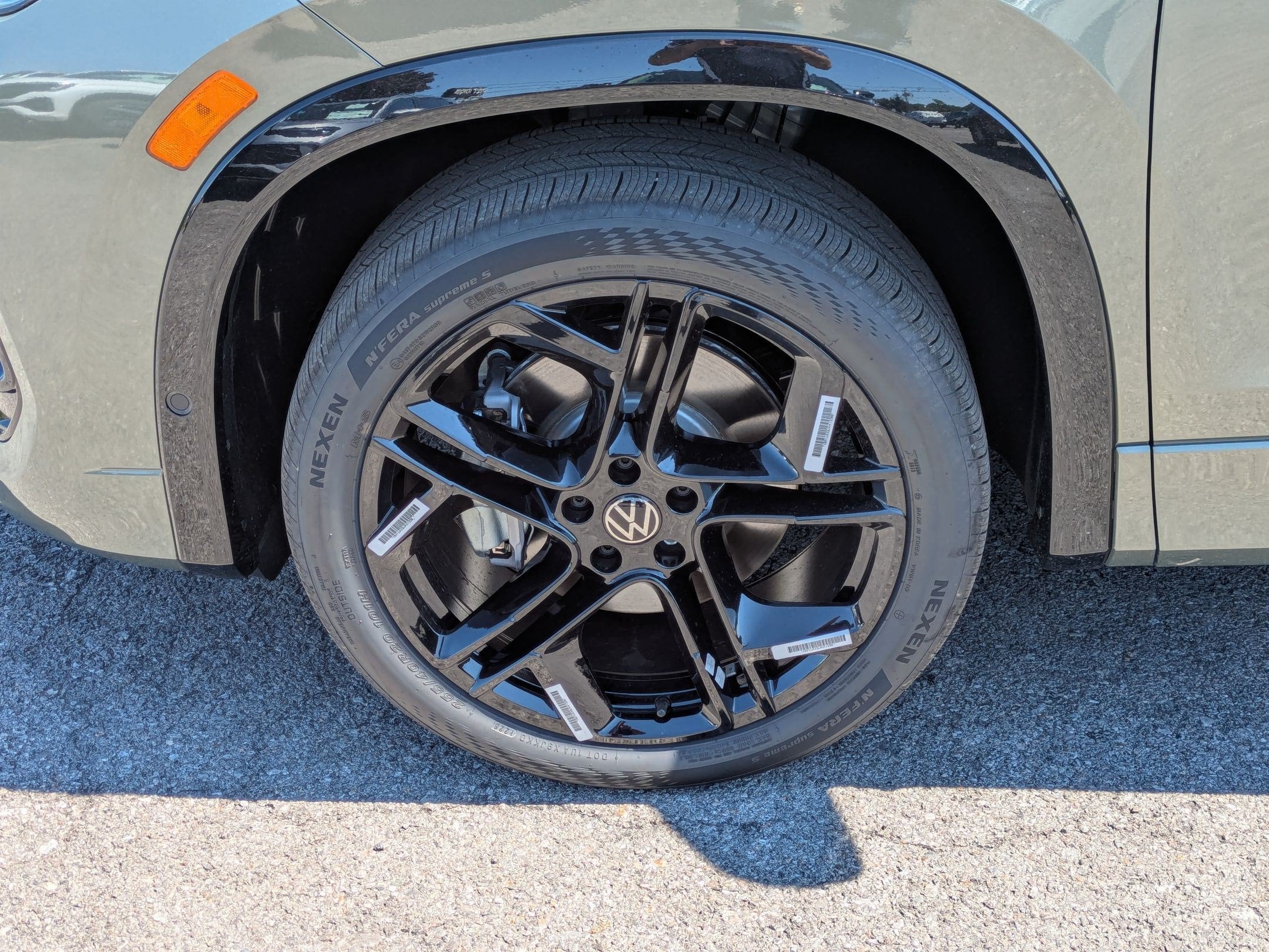2026 Volkswagen Tiguan 2.0T SE R-Line Black