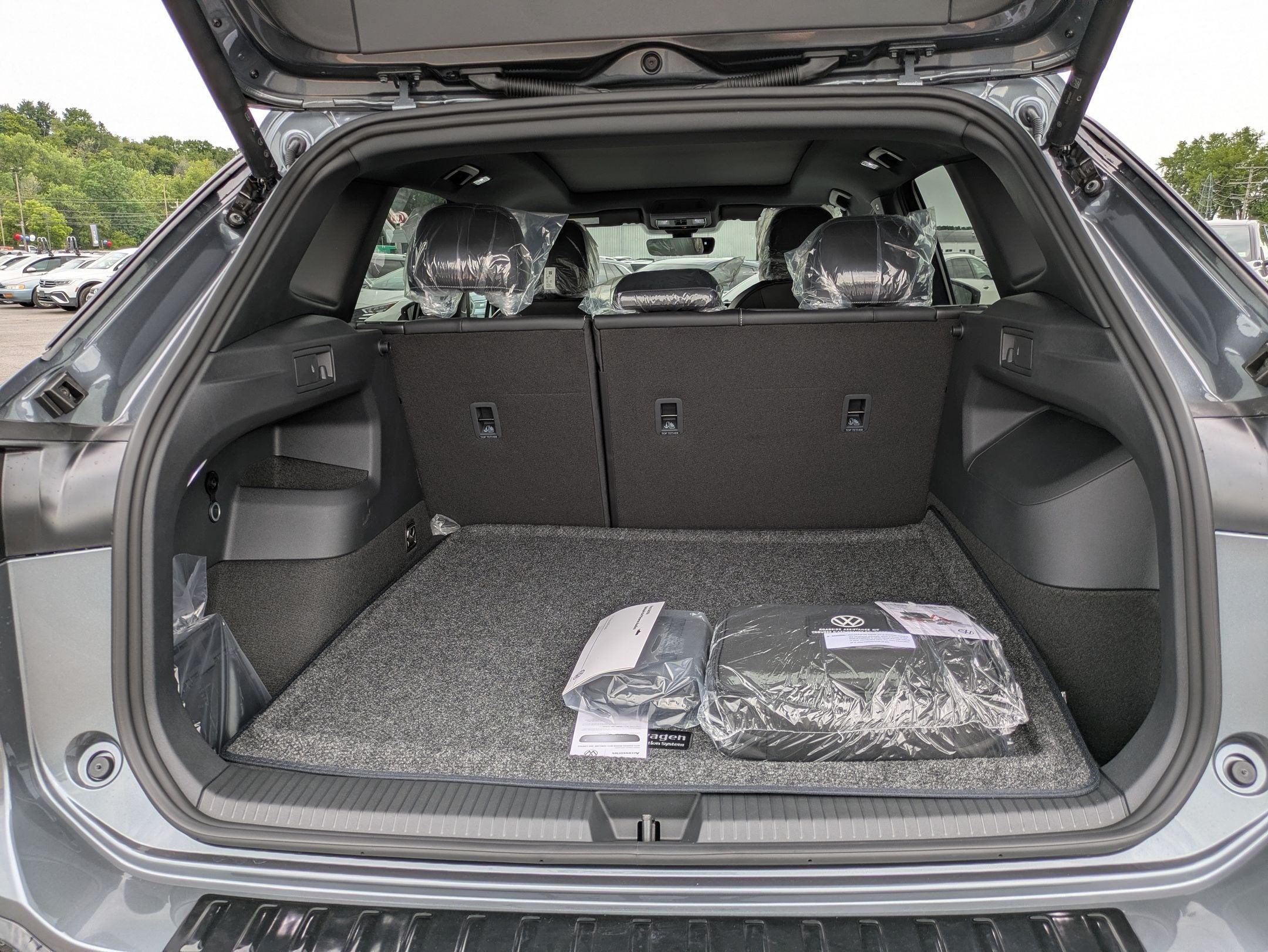 2026 Volkswagen Tiguan 2.0T SE R-Line Black