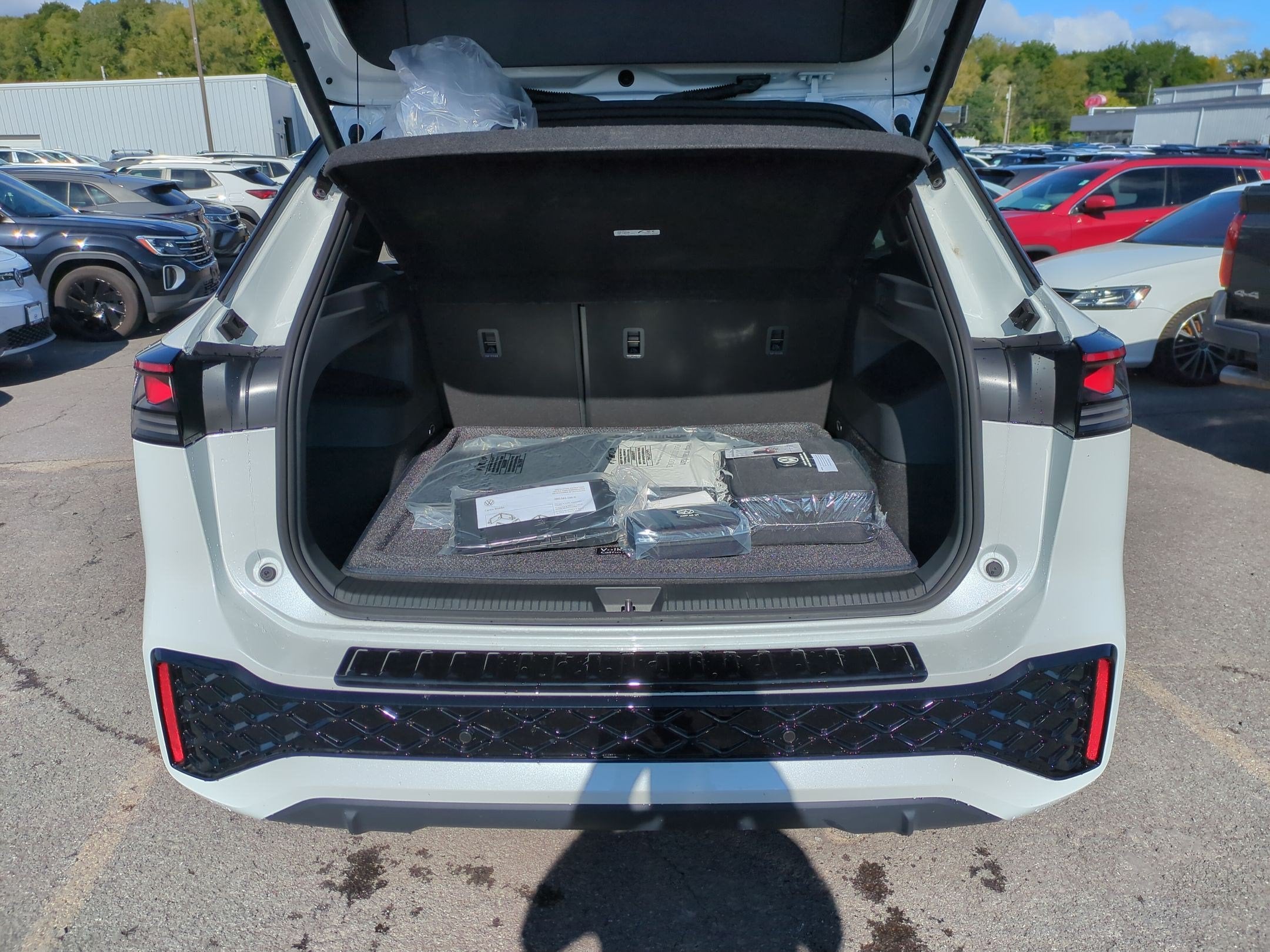 2026 Volkswagen Tiguan 2.0T SEL R-Line