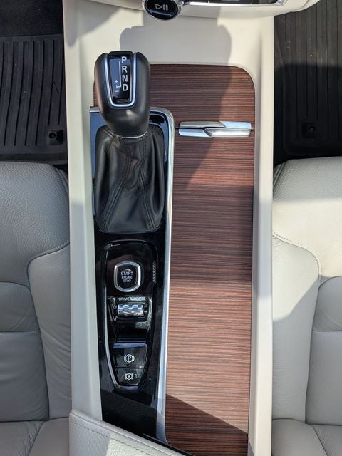 2021 Volvo S60 T6 Momentum